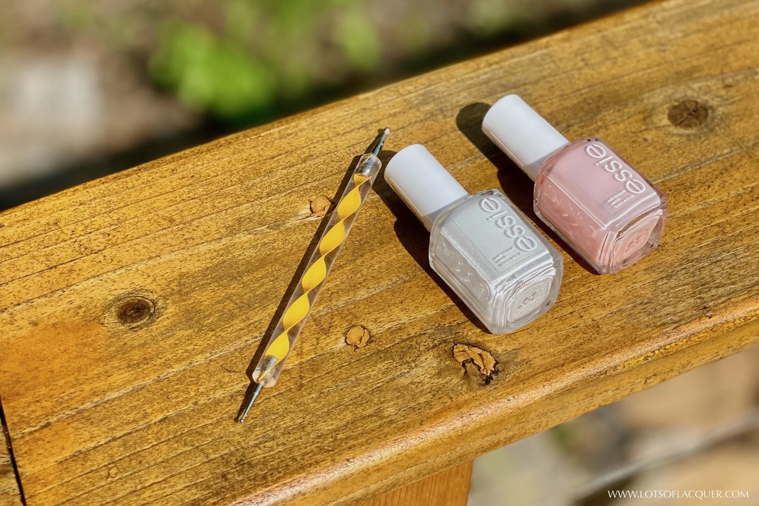 Easy Minimalist Nail Art: A Simple Dot Manicure Tutorial