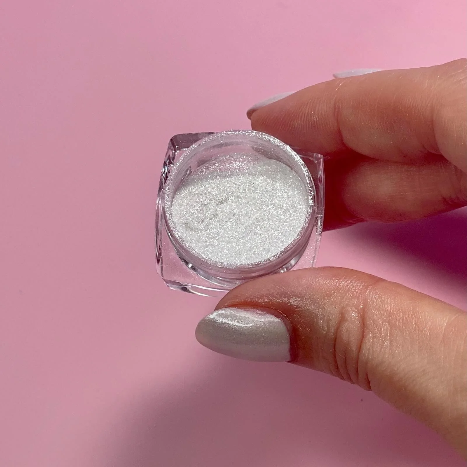 DND Pearl Chrome Effect Powder in White Silk