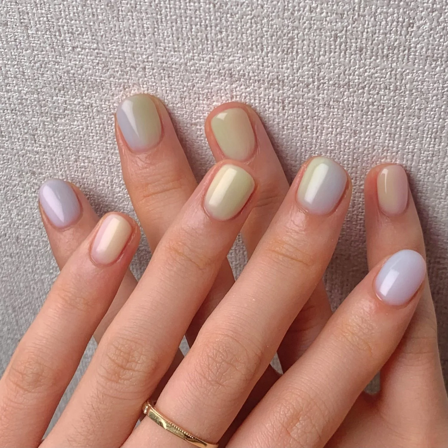 Pastel nails by 한별 정 on Unsplash