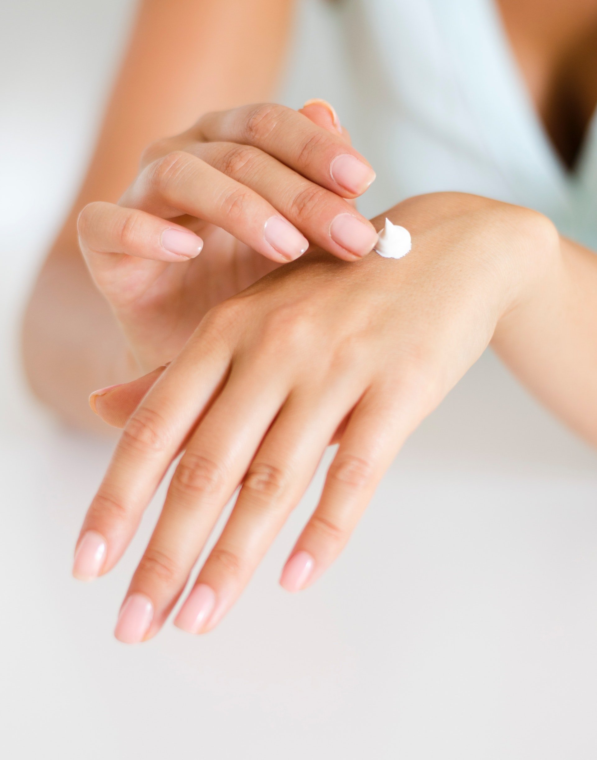 Best Non-Toxic Hand Creams & Hand Lotions for Dry Hands