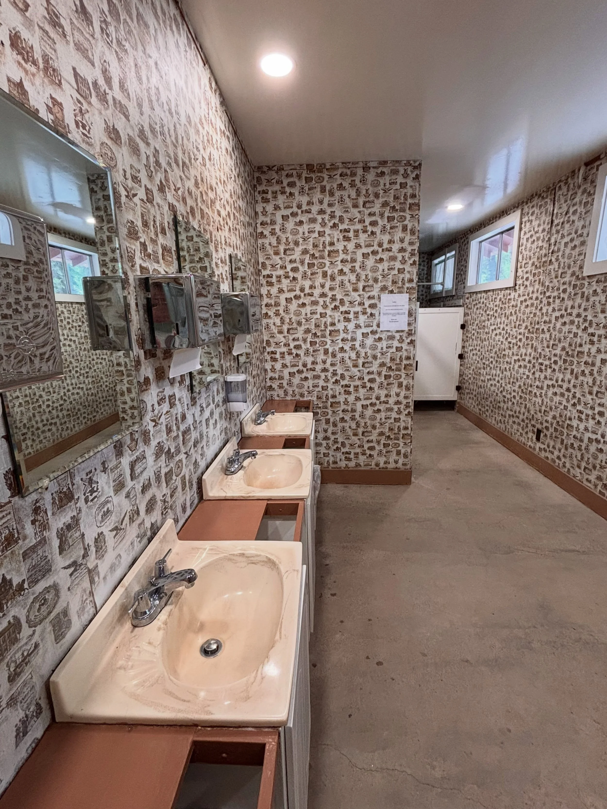 Could be my all-time favorite retro campground bathroom. Hello 1974! 💕🚐