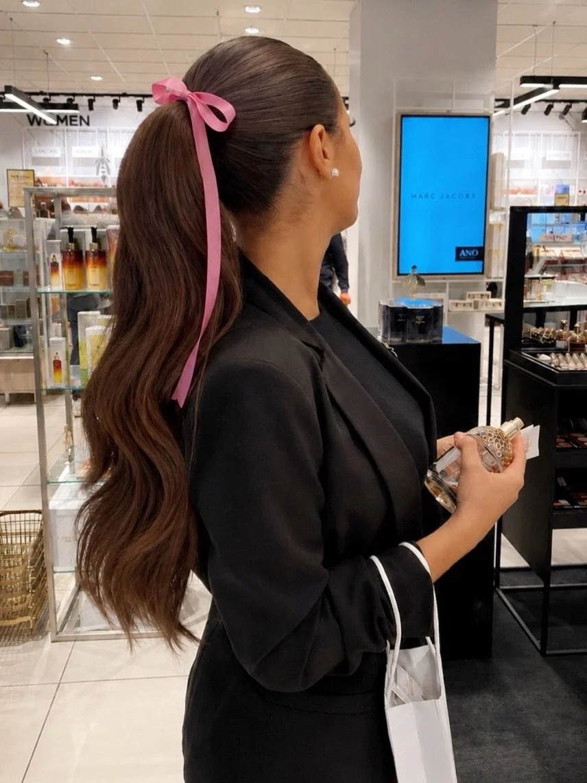 Some student jobs come with perfume, pretty ribbons &amp; luxury brands 🎀

 #BeautyJobs #LuxuryRetail #StudentJobs
