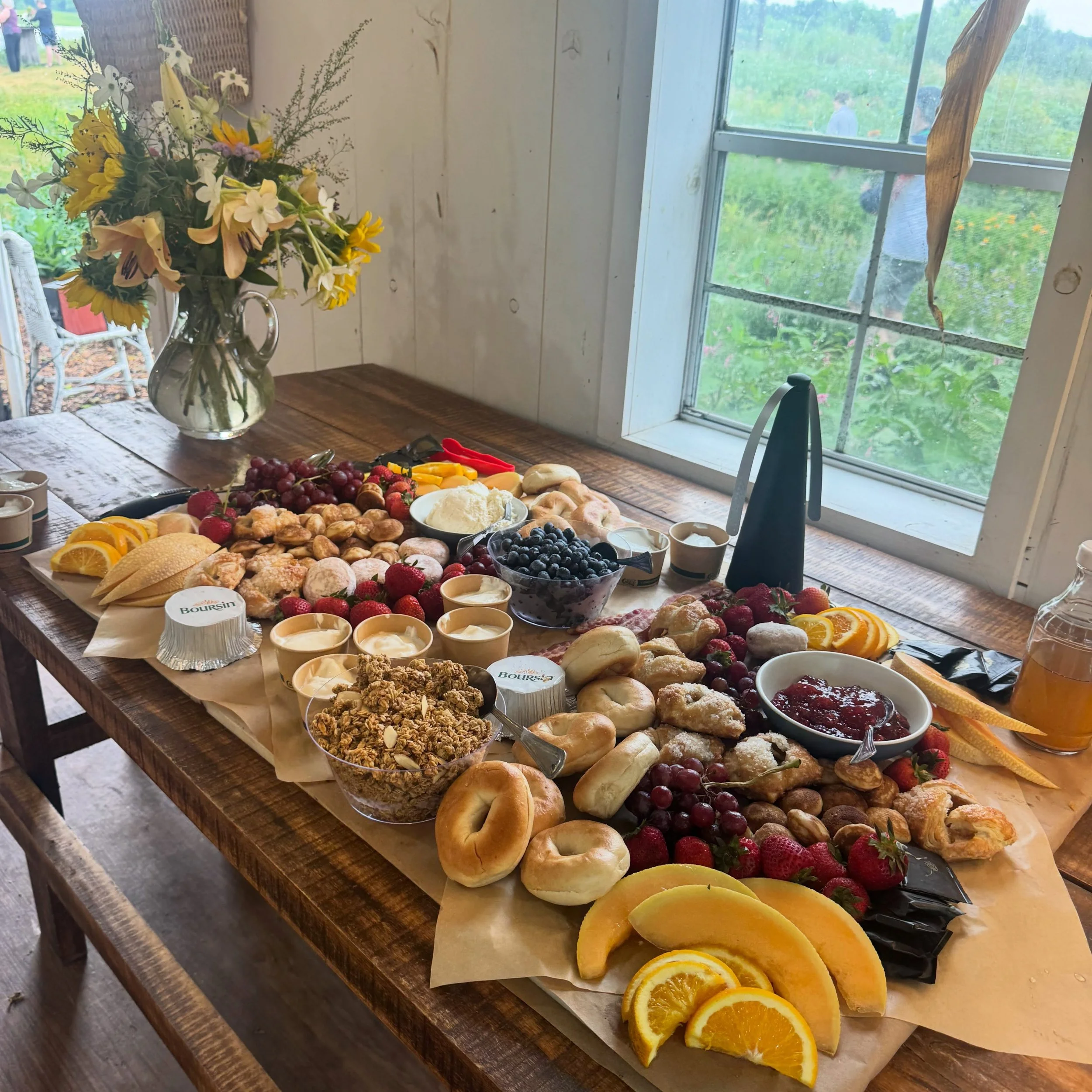 🧇 Stop out for brunch and bloom Friday July 31st 9-11