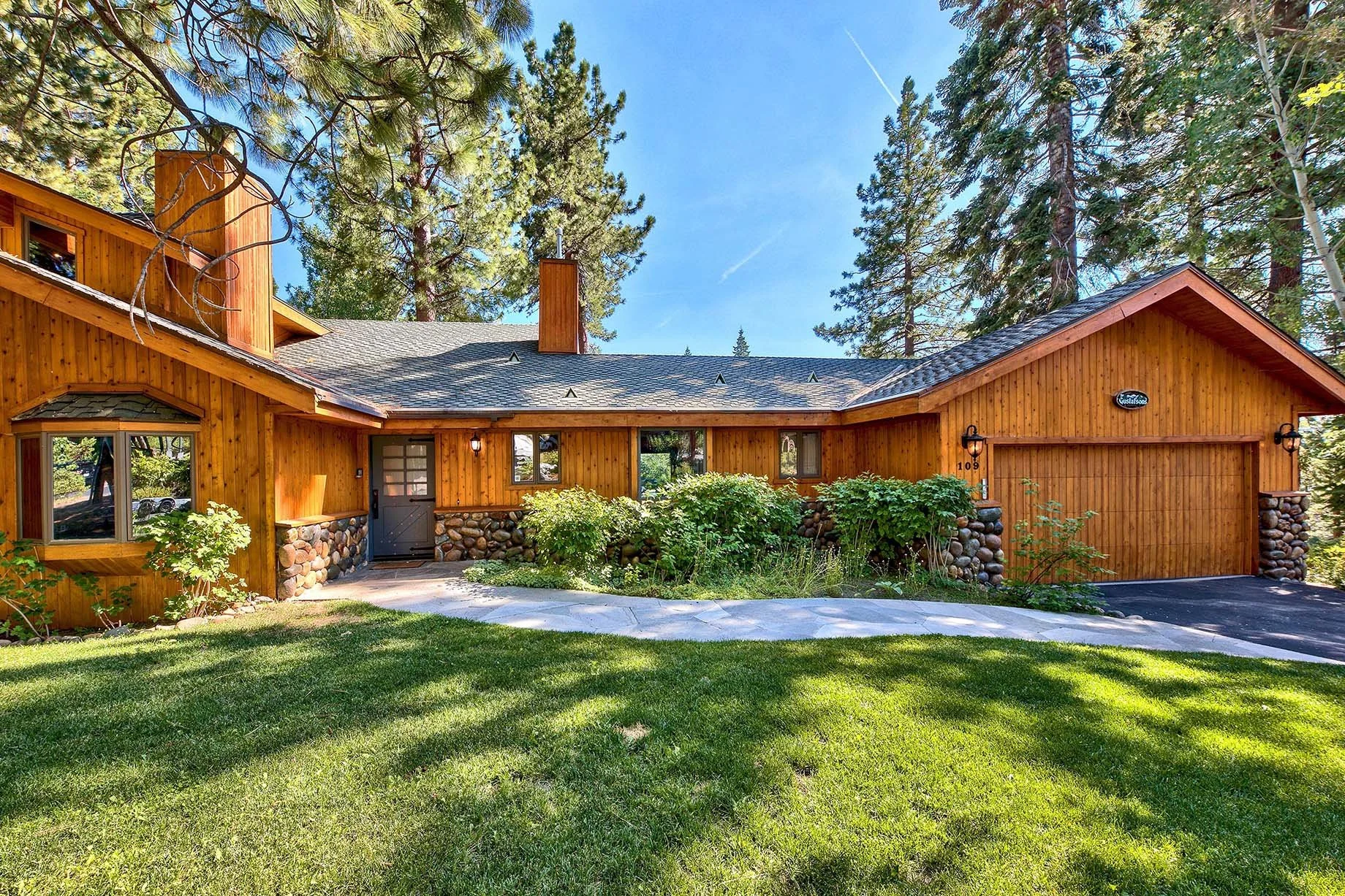 Top 5 Lake Tahoe cabin rentals with hot tubs in 2023 — MG Vacation Rentals