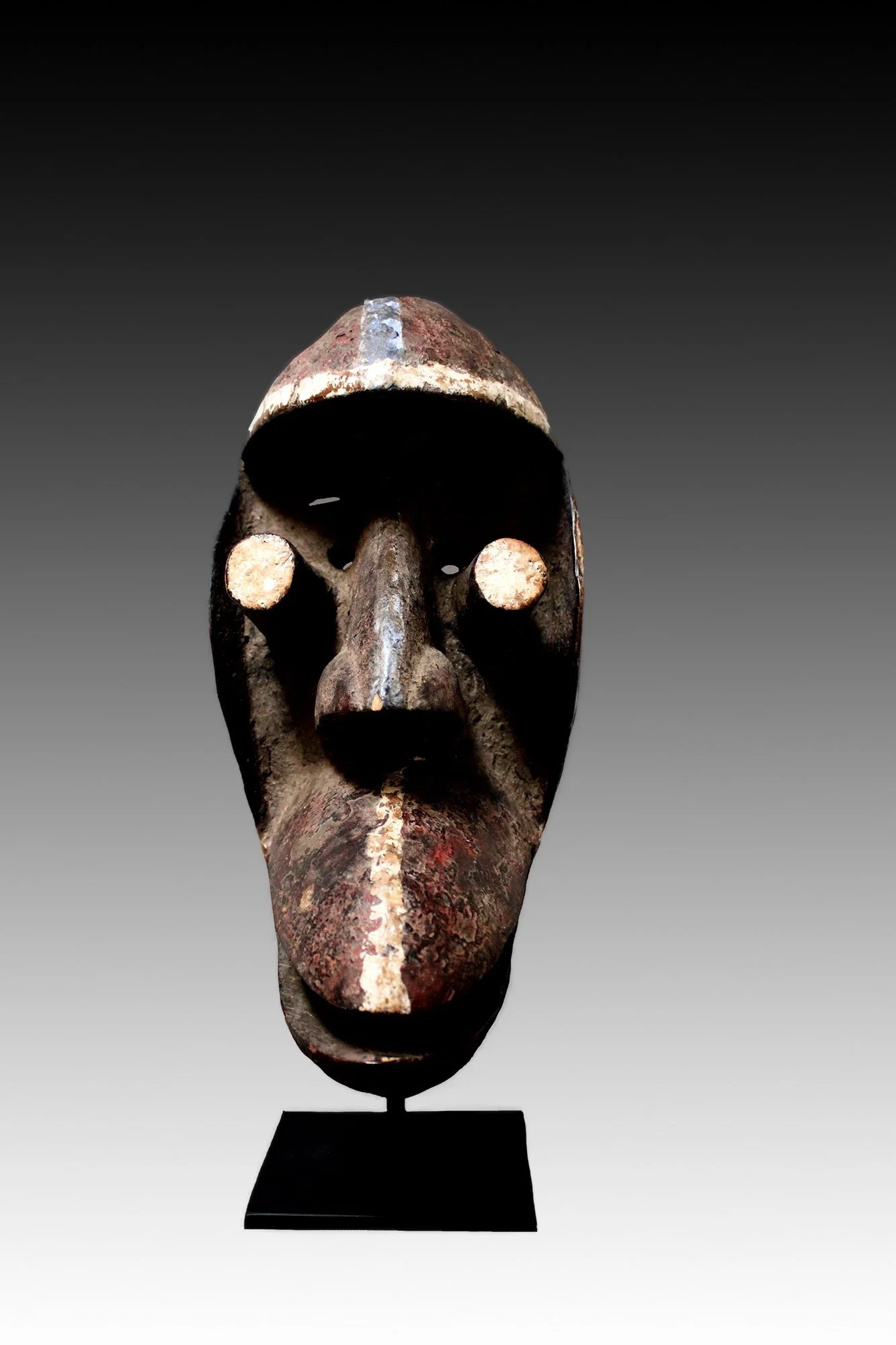 Dan Kran mask has a zoomorphic structure with visor-like forehead, strong nose and tubular projecting eyes.  www.intriguegallery.com