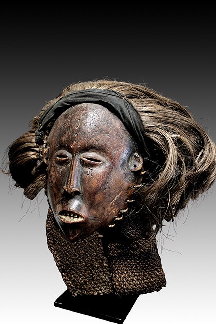 Lwena mask is linked to the initiation rites of the Makanda secret association.  www.intriguegallery.com
