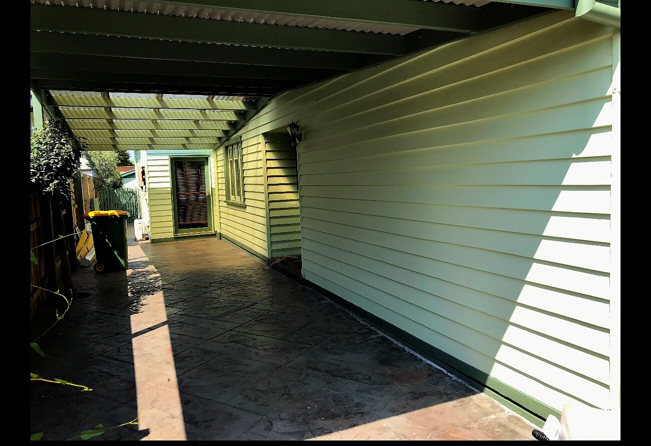 Exterior house painting in Glen Iris – weatherboard preparation and repainting