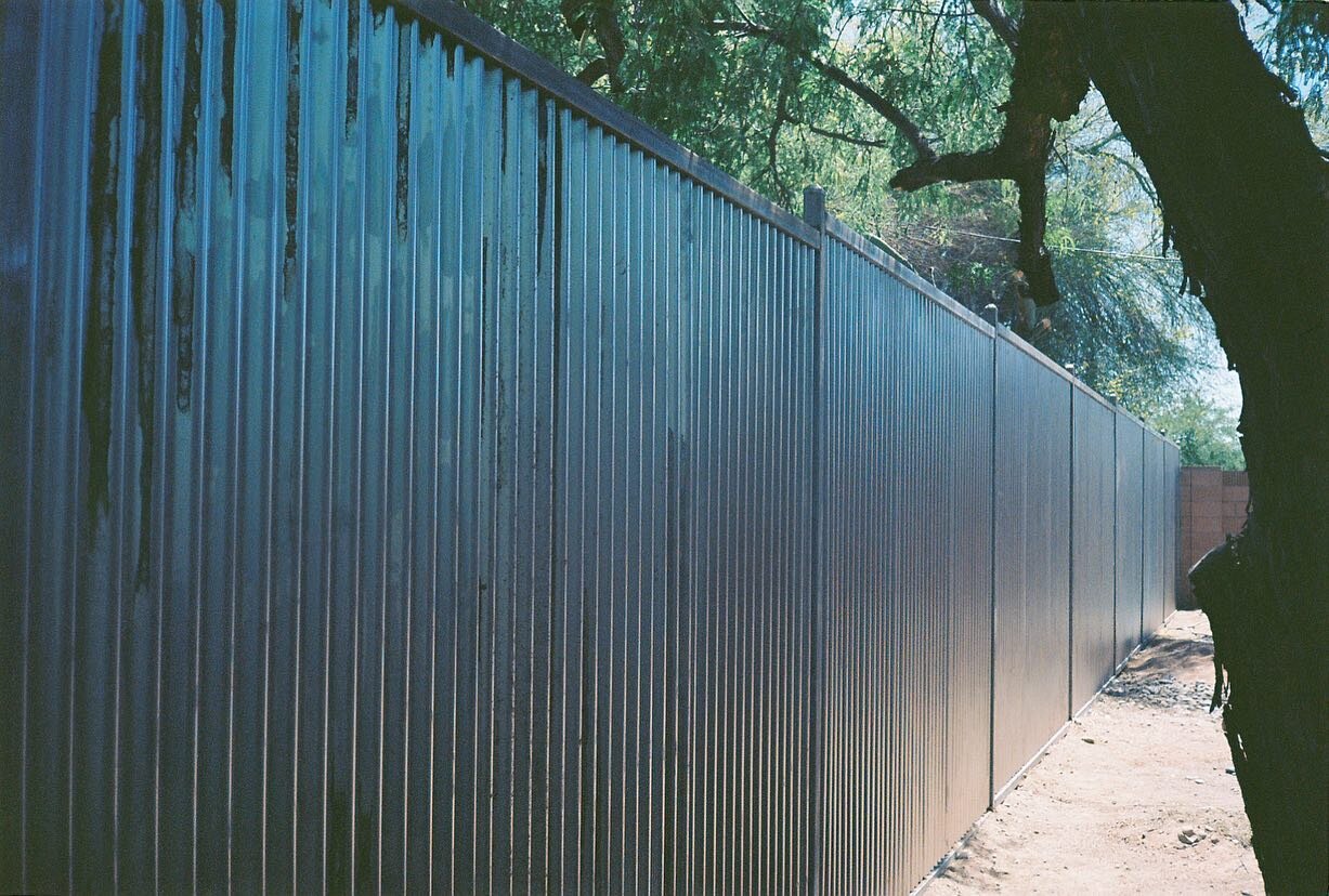 7&rsquo; tall recessed corrugated fence ✨