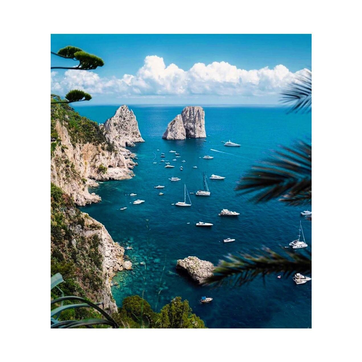 Another stunning view of one of the world&rsquo;s most beautiful places... Capri. Truly embraces the Spirit of Monoposto. Reposted from @lebellezzdicapri / Photo by @safatopia ❤️🇮🇹🥂⚓️ 
*
*
Monoposto Yachts are distinct hand-crafted yachts that com