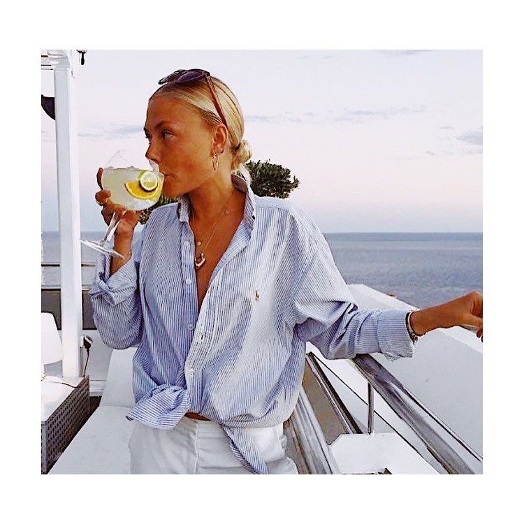 Sometimes simple is best. Pulled back hair, your favorite sunnies, a boyfriend shirt, and a boat of course. That&rsquo;s the Spirit of Monoposto 😎🥂⚓️ 
*
*
Monoposto Yachts are distinct hand-crafted yachts that combine iconic design with modern tech