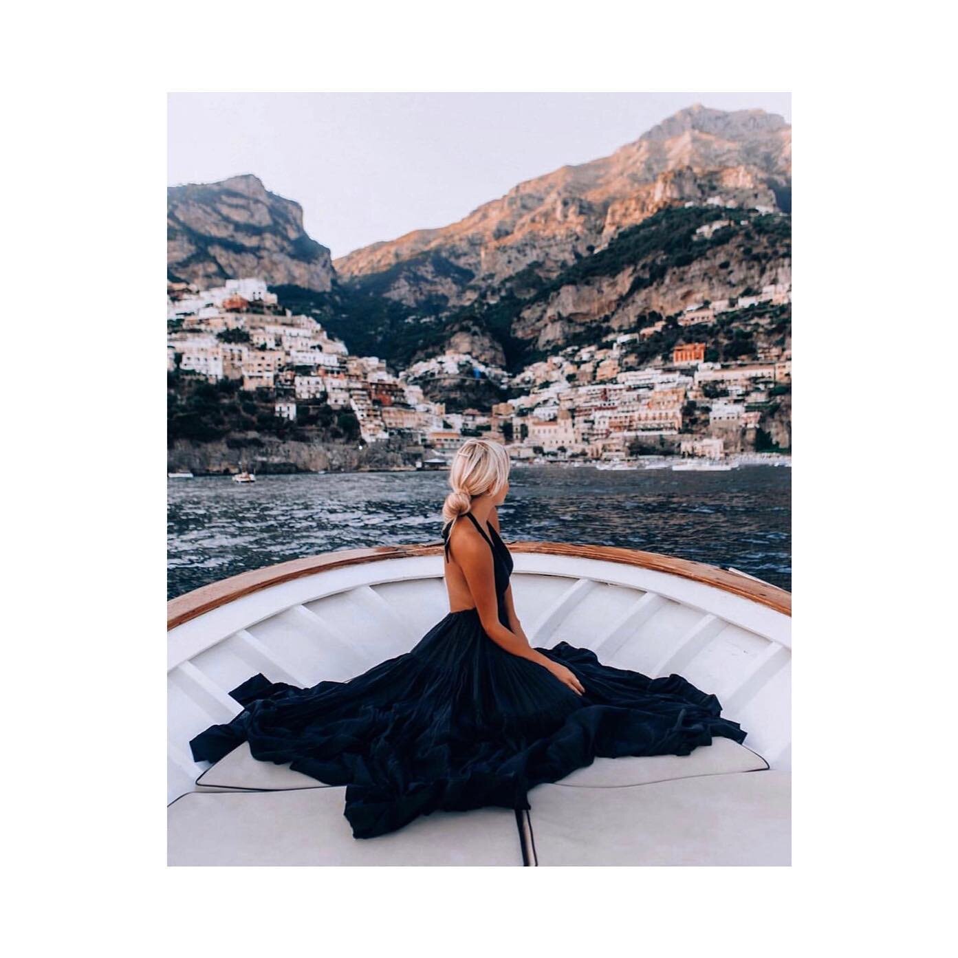 What a beautiful photo from the multi-talented @aggie - Class, style, and the unparalleled beauty of Positano. This is definitely The Spirit of Monoposto. ❤️🇮🇹🥂⚓️ 
*
*
Monoposto Yachts are distinct hand-crafted yachts that combine iconic design wi