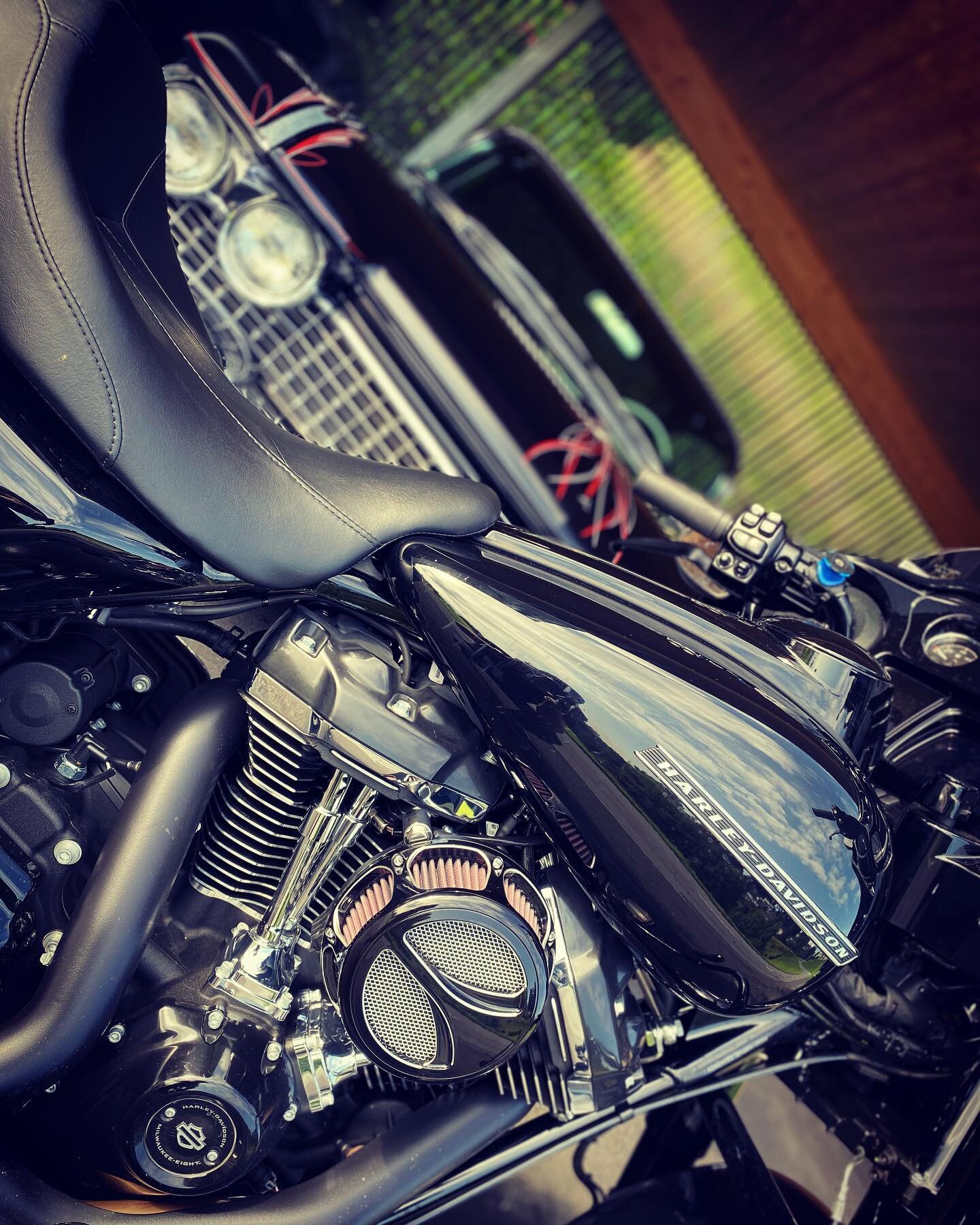 If more air goes out, more has to come in! @bsl_products #open #airintake #harleydavidson #touring #electra #glide #milwaukee #eight #upgrade #scalop #airfilter #bobberculture #harleydavidsonmotorcycles #custom #built #chopper #chrome #motorbikesofin