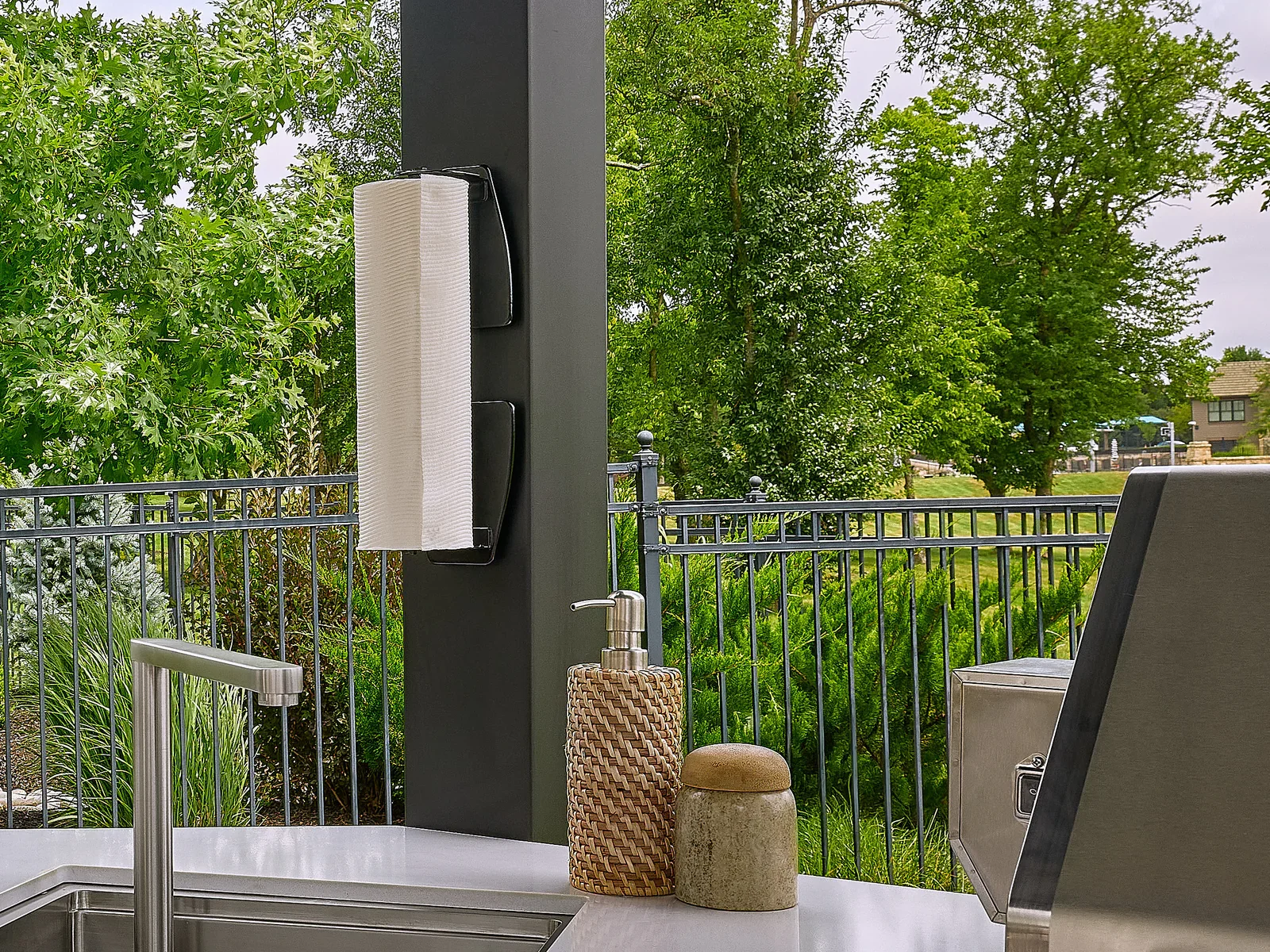SIZE_EdgemontCove_PaperTowel-B_2500x1875_V1.webp
