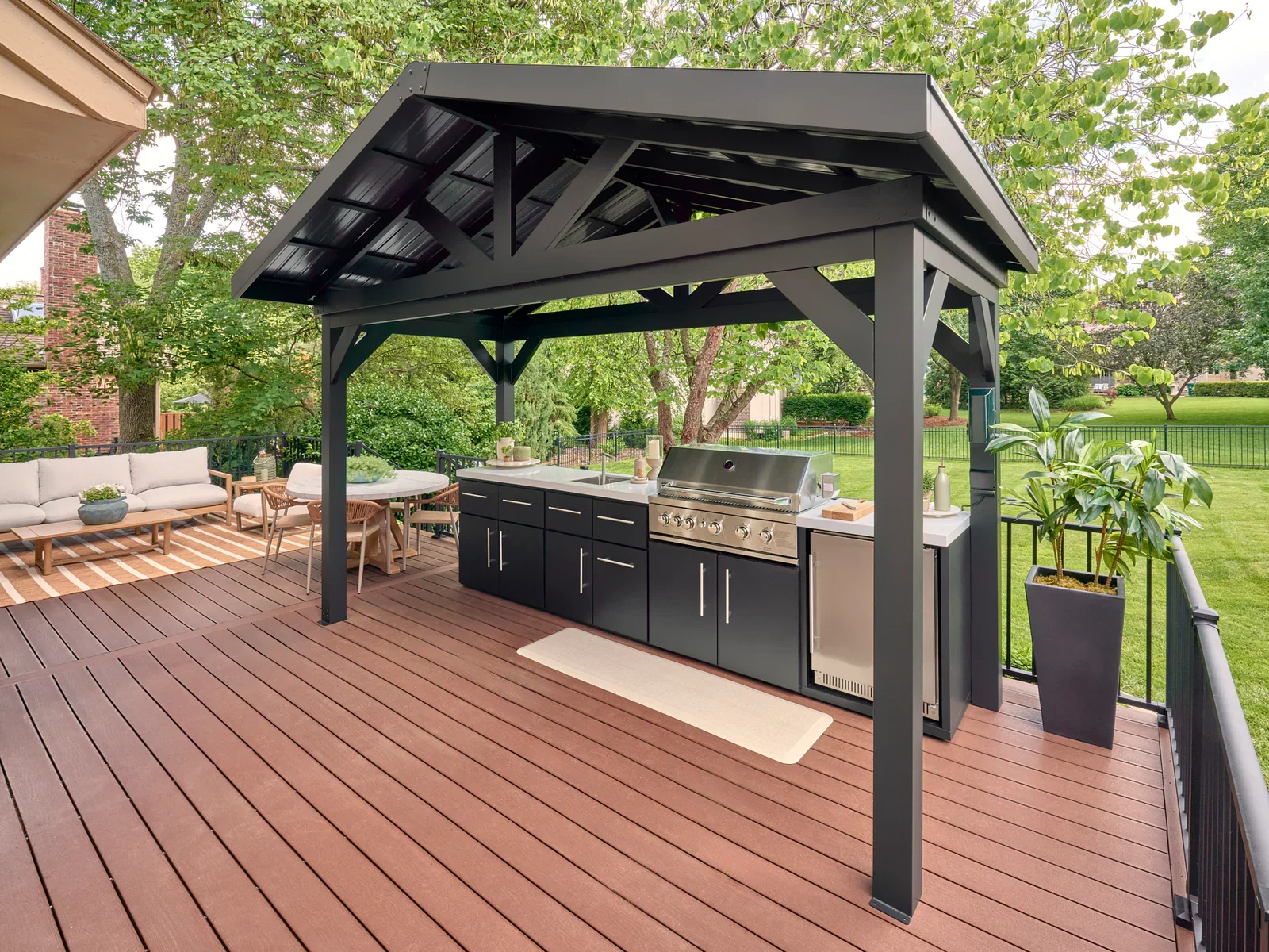 Lancaster Covered Linear Kitchen with Grill