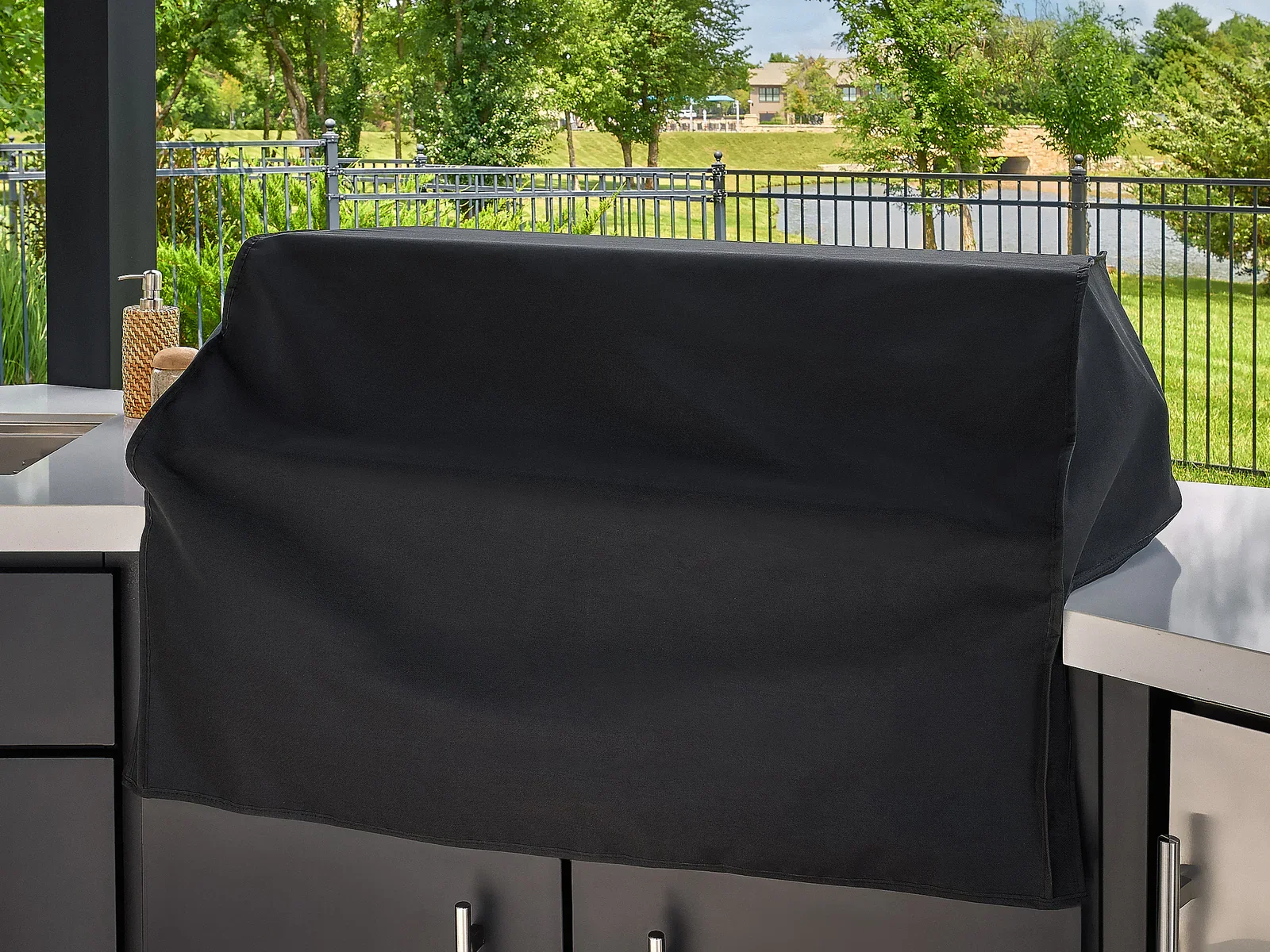 SIZE_EdgemontCove_GrillCover_2500x1875_V1.webp