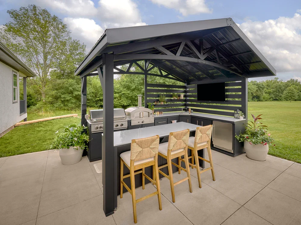 Langston Covered with Grill & Pizza Oven