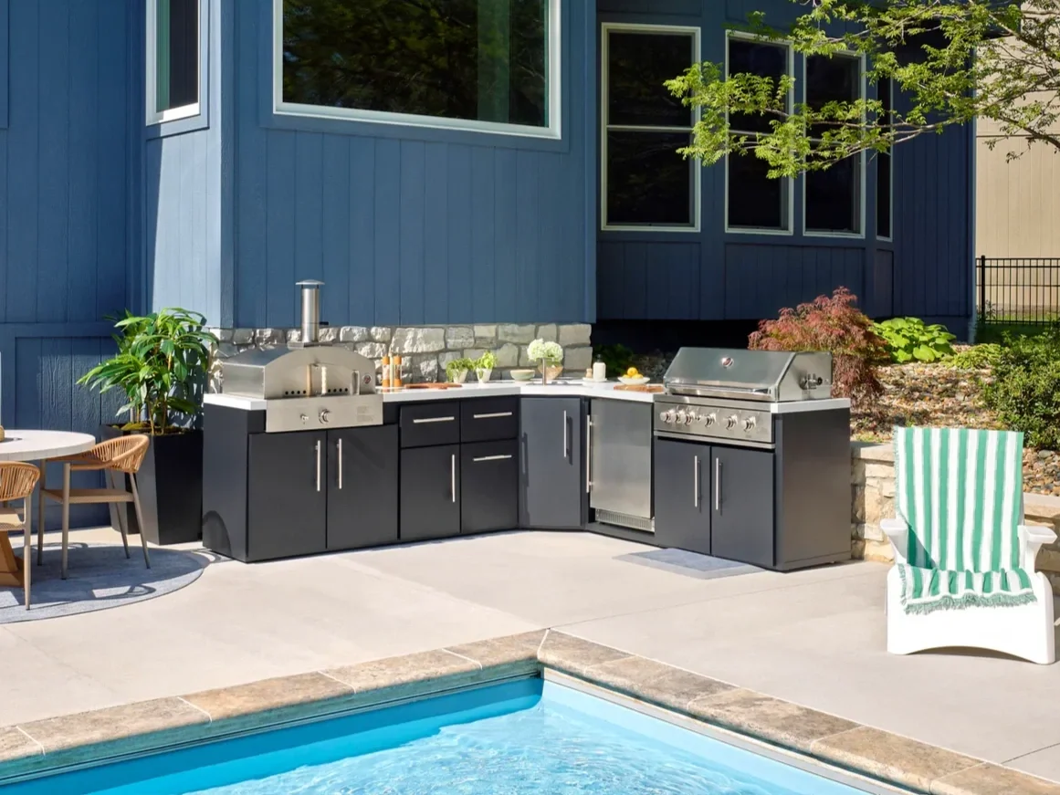 Emory Corner Kitchen with Grill & Pizza Oven