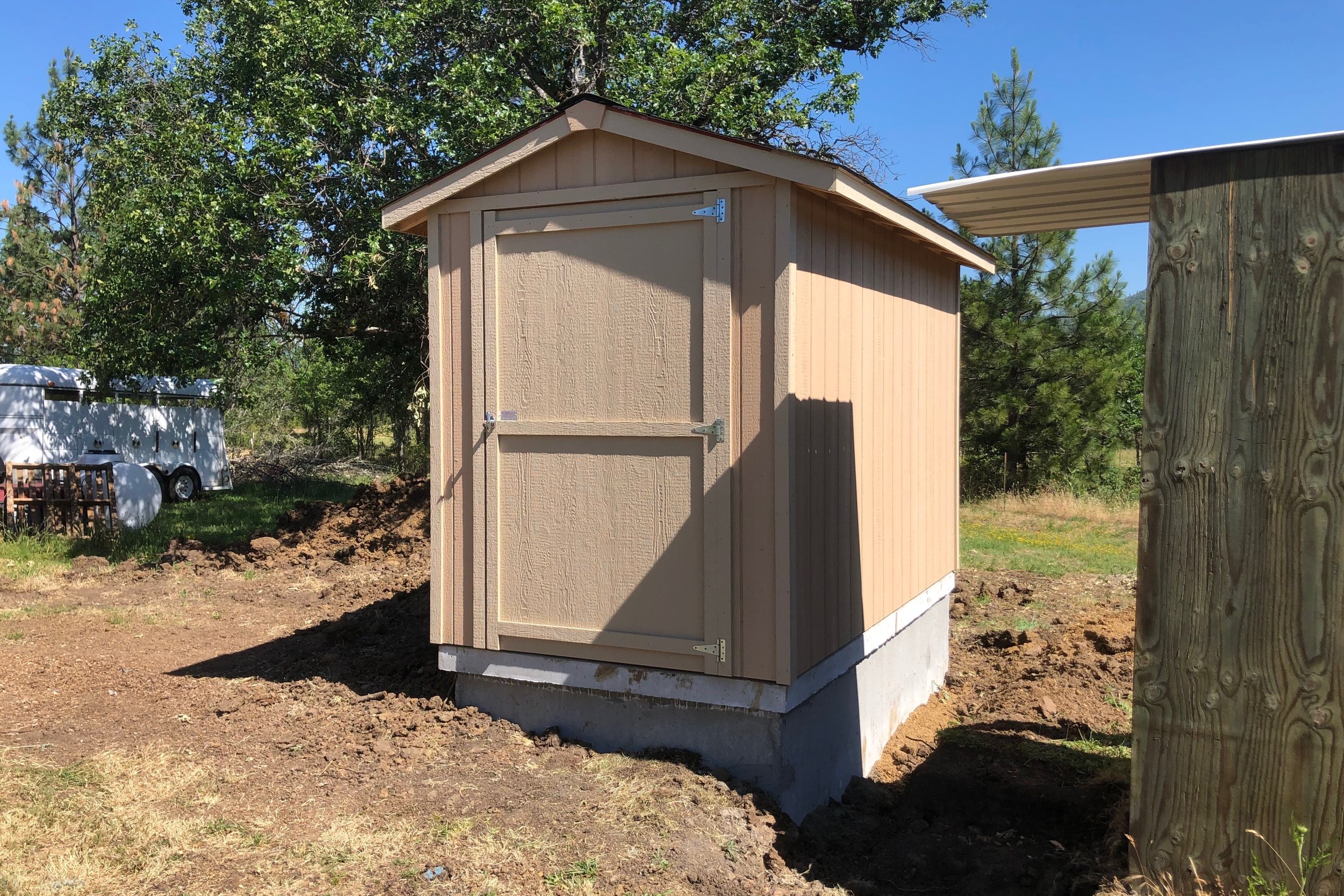Deluxe Holding Tank Shed 6' x 12' x 7'