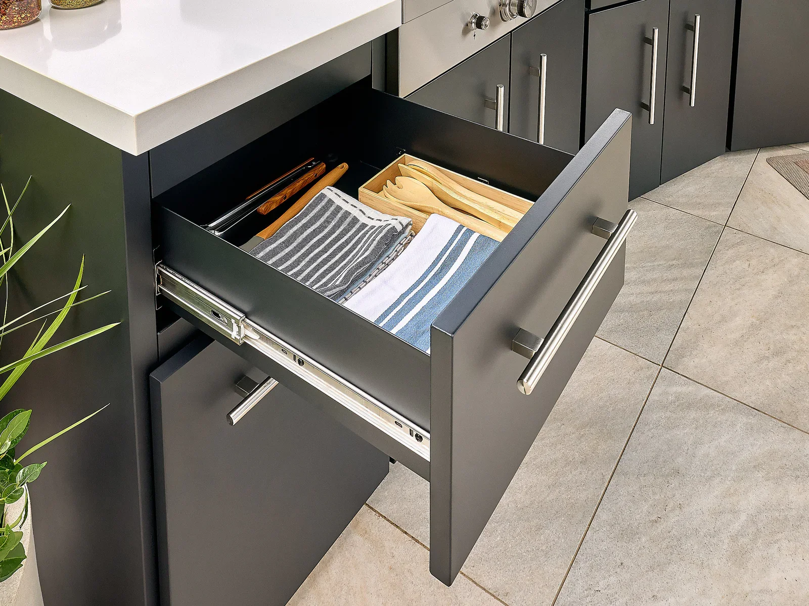 SIZE_EdgemontCove_Drawer_2500x1875_V1.webp