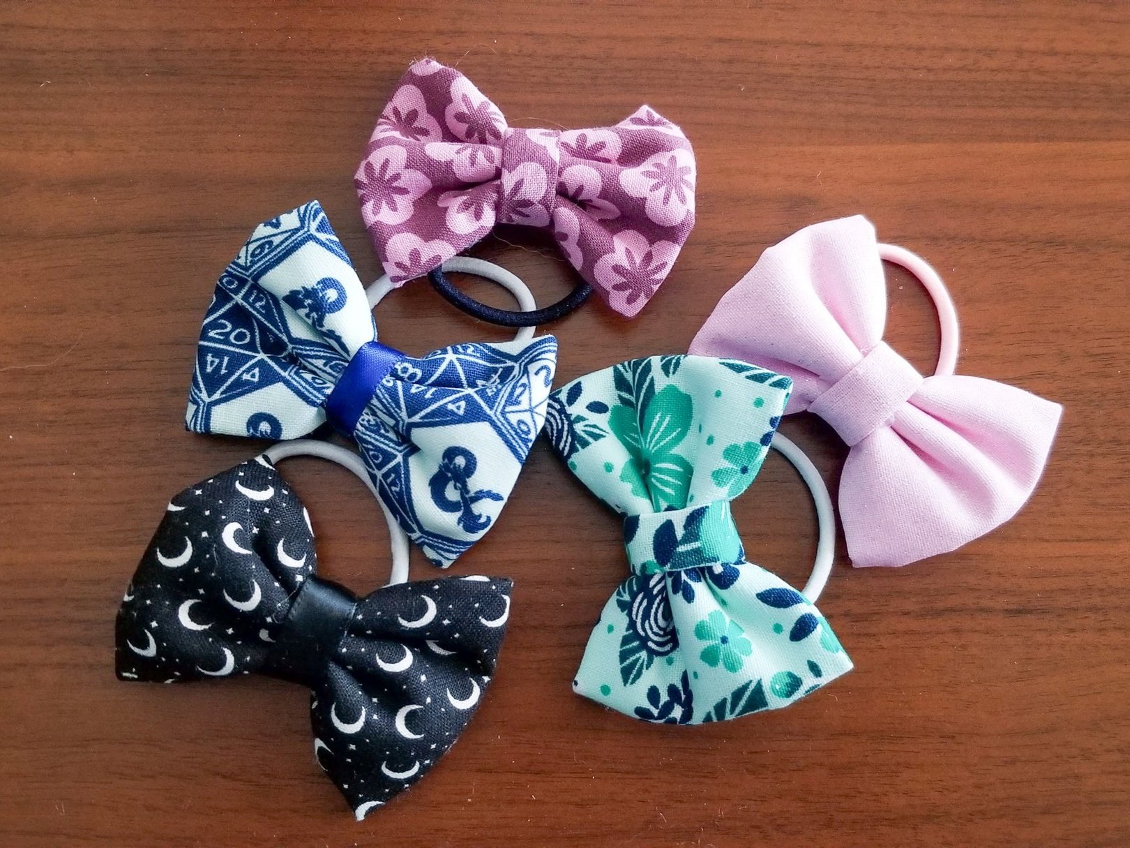 Bows+on+table.jpg