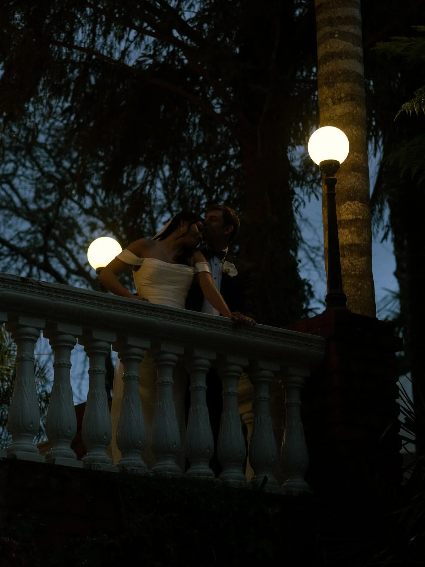 Quiet moments in between all the festivities 🎞️
——
Photographer: @reinajillephoto 
- Shot on @fujifilmxseriesnz 
Videographer: @beauandarrowfilms 
Venue: @settlers_country_manor 
Flowers: @blooming_bybeck 
Dress: @astrabridal.auckland