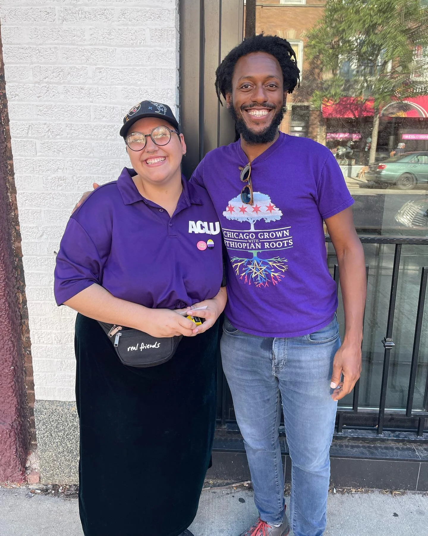 Walking thru Andersonville I spotted Philadelphia (a constituent 😊) and their crew from the ACLU mobilizing our neighbors around abortion rights. I thanked them for being out here and making sure our neighbors know what&rsquo;s at stake. ✊🏿🏳️&zwj;
