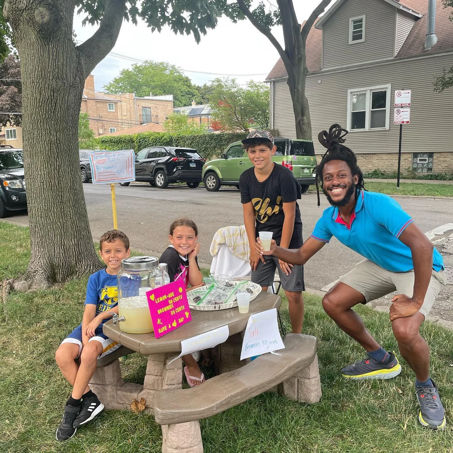 #SummerTimeChi in our district! Thanks to the kiddos on Olive and Hermitage for the delicious lemonade! I&rsquo;m proud of you! 🎉🎈☀️