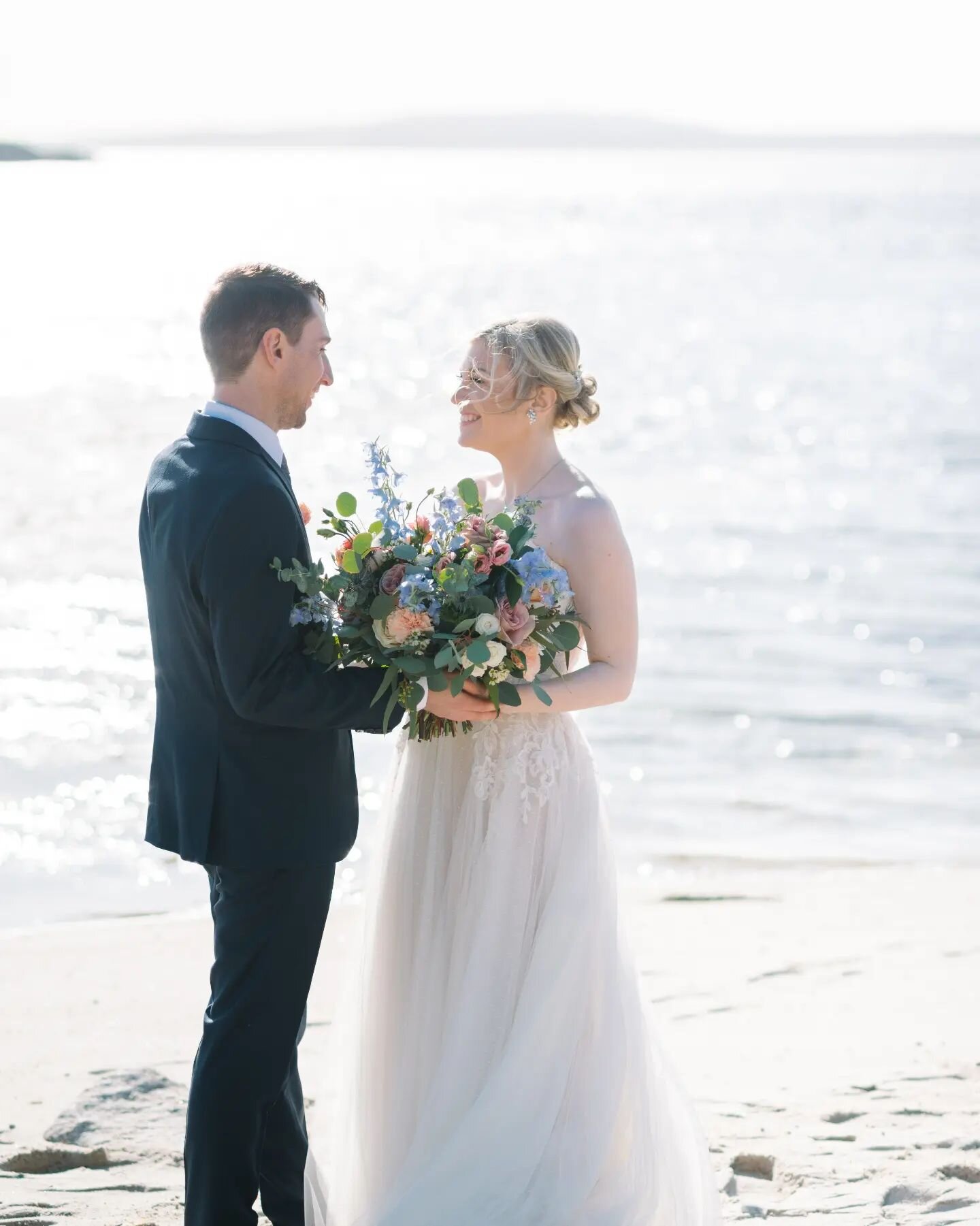 Sppprrrinng. Oh how I've been waiting for you. Leaving my jacket at home, feeling the sun on my face, seeing all the first blooming flowers.... it's so good. 
(Throwback to this super special elopement, happy almost anniversary Samantha and Grant!)
.