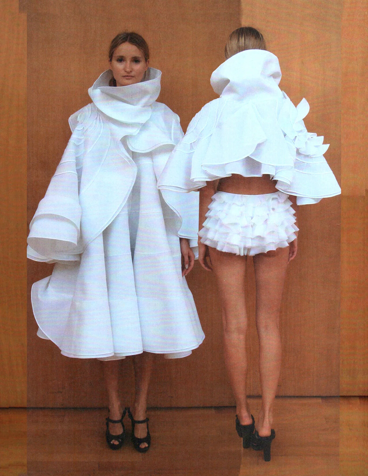 GALLIANO_S08_SWIRLCOAT+CAPE_FITTINGS_2_RES150.jpg