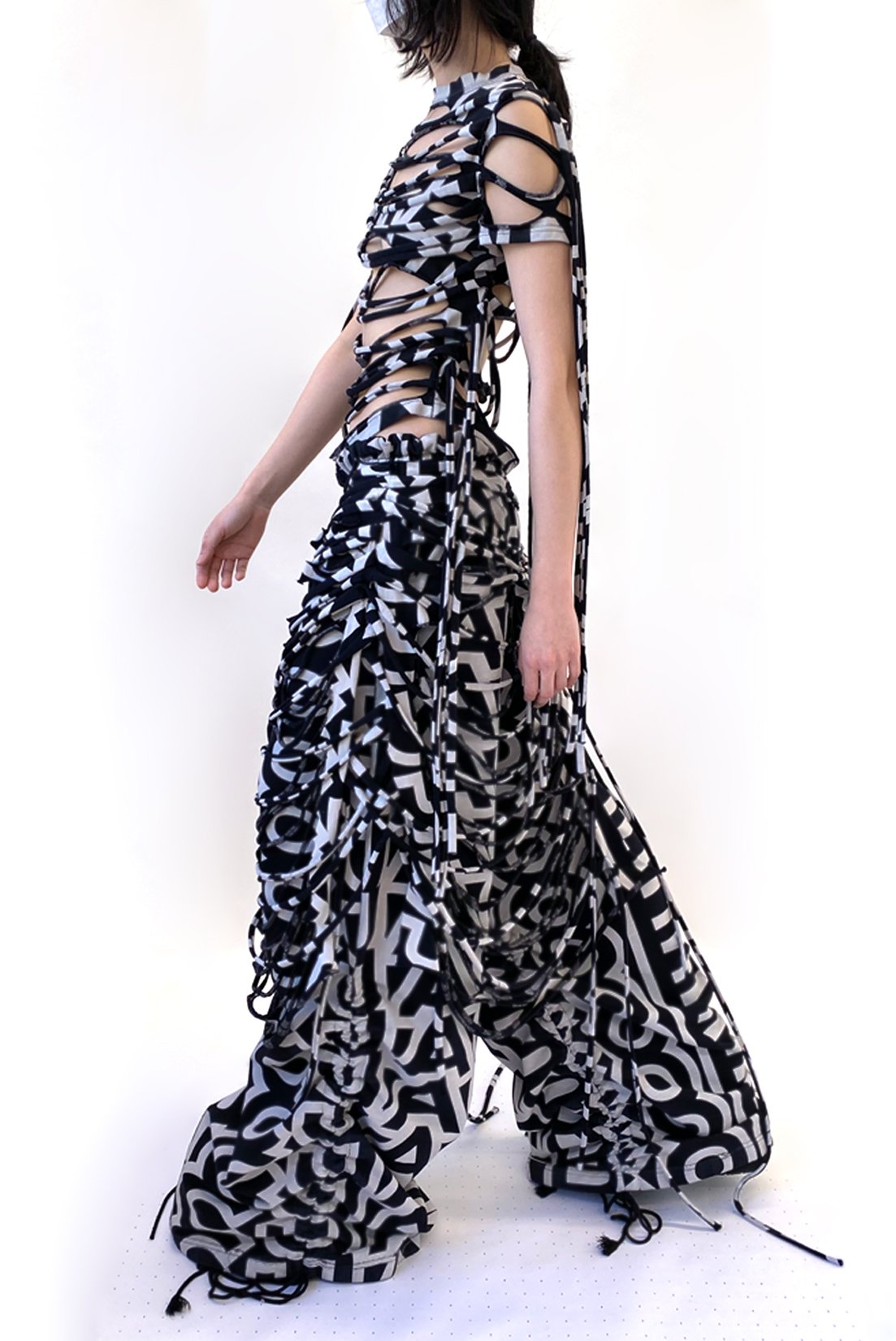 MJ_SPRING22_SMALLSLASHT+SKIRT_FINALFITTING_SIDE_RES150.jpg