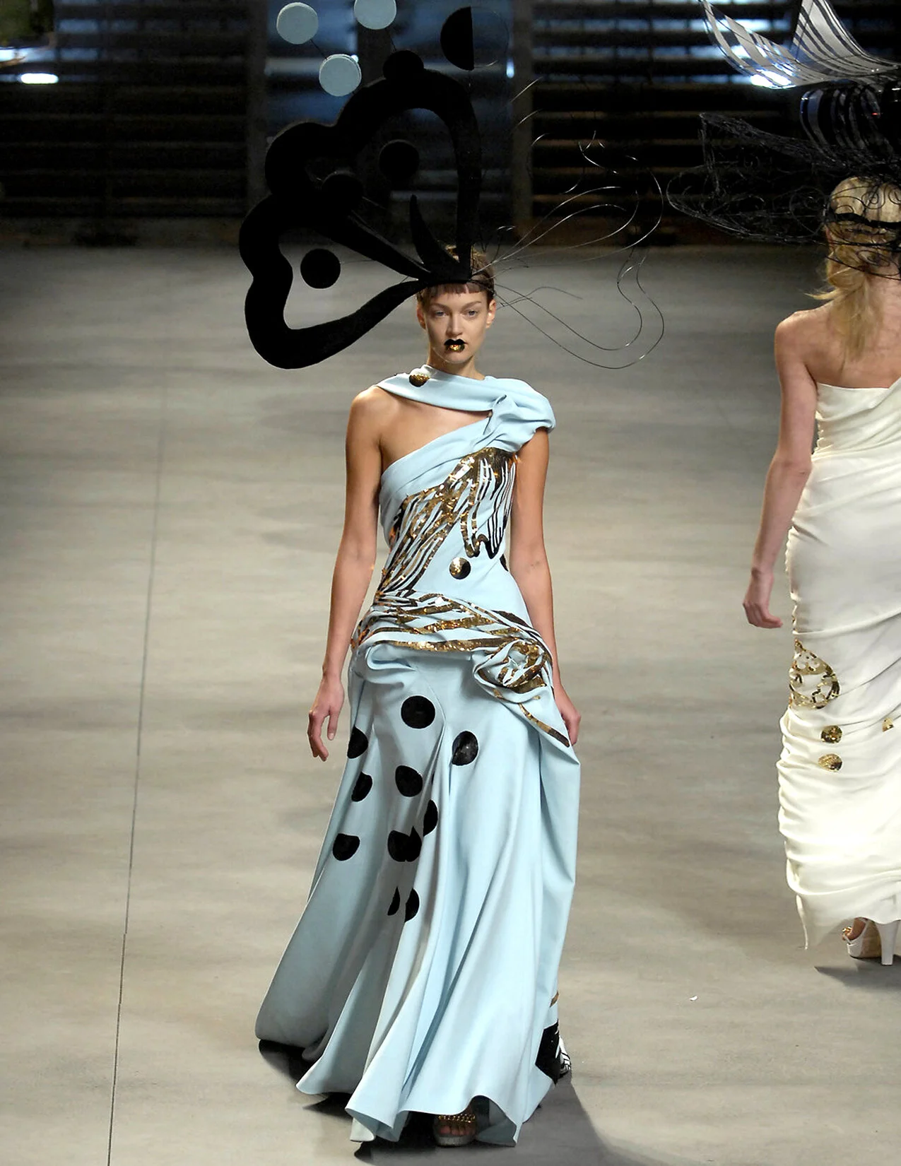 GALLIANO_S07_BLUEASSYMMGOWN_RUNWAY_RES150.jpg