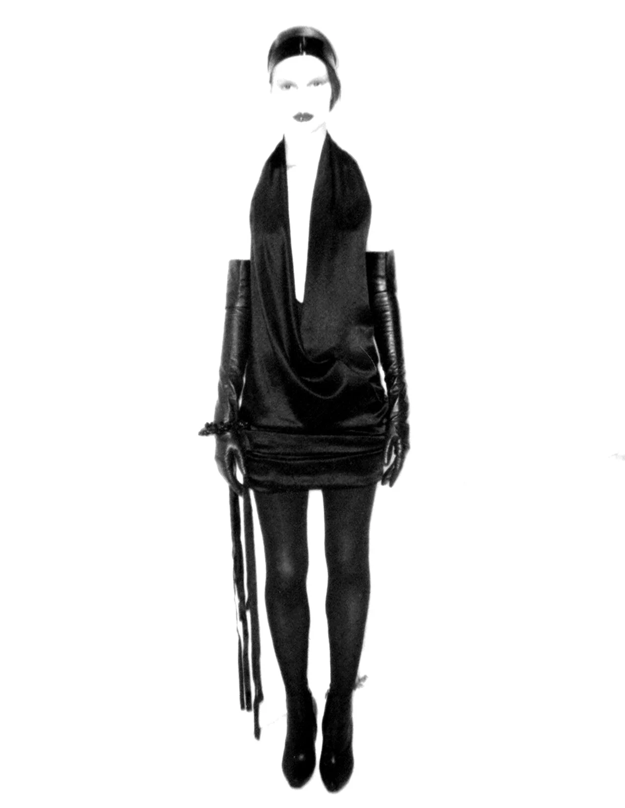 DK_F10_SHORTBLKSATINDEEPCOWLDRES_FITTING_BLKNWHT2_RES150.jpg