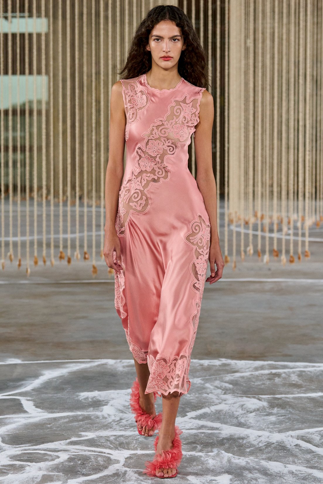 UJ_S24_CDCTULLEEMB_PINKDRESS_SHOW_RES150.jpg