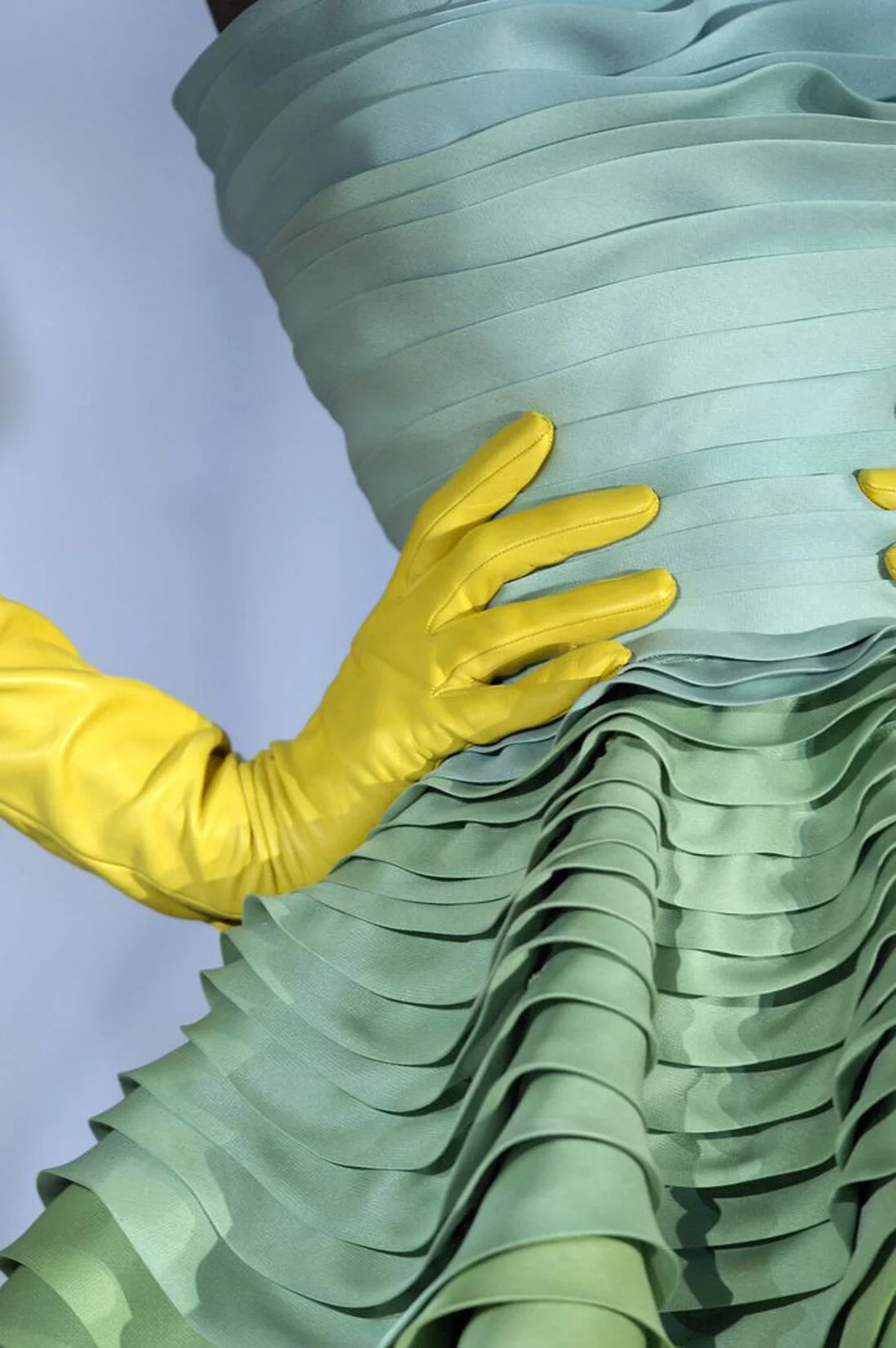DIOR_HC_S07_DEBORAHSHAW_TIEREDOMBREDRESS_DETAIL_RES150_CROP.jpg