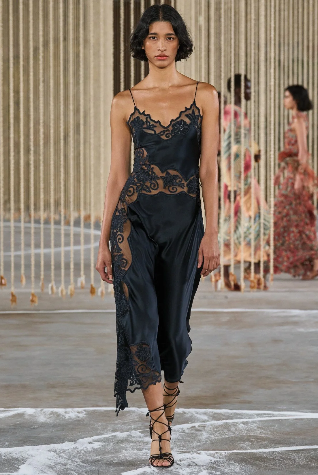 UJ_S24_CDCTULLEEMB_BLACKDRESS_SHOW_RES150.jpg