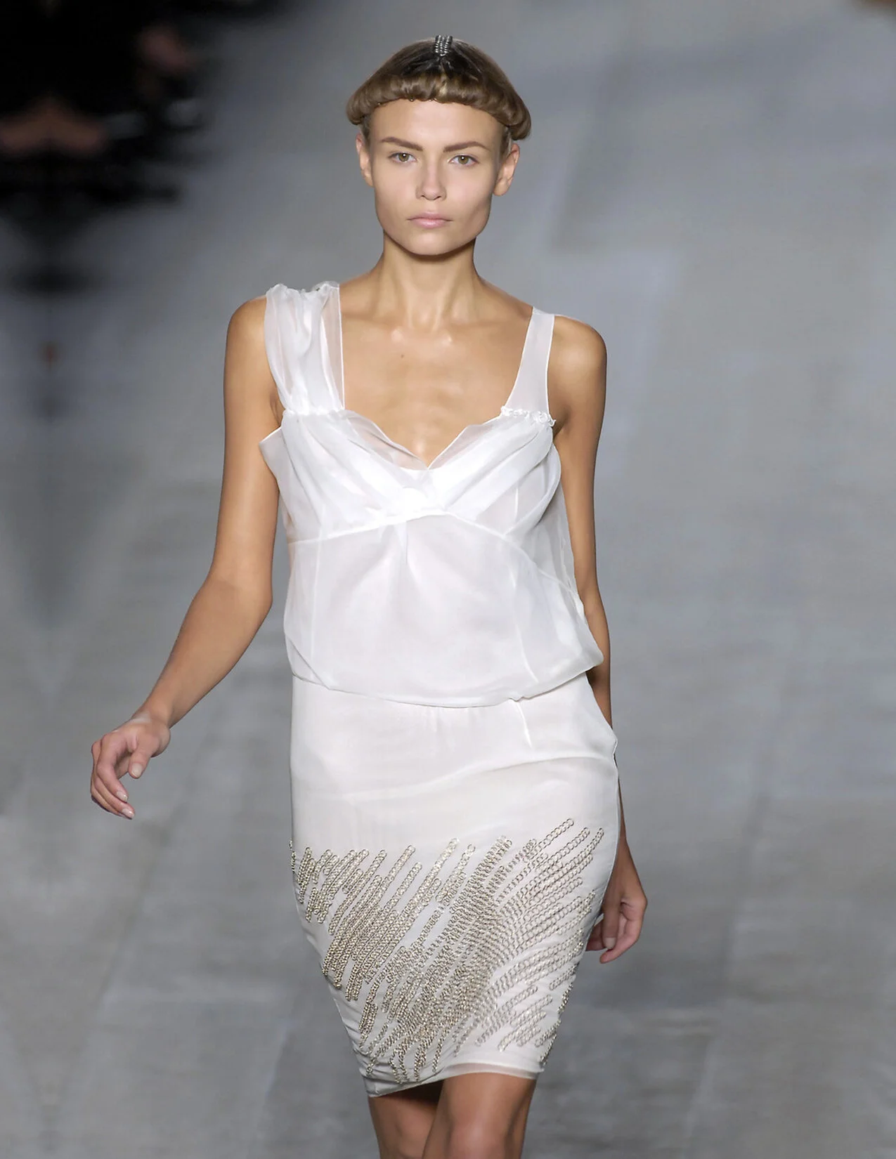 DIOR_PAP_S07_WHITESHORTDRESSNATASHAPOLI_RUNWAY_RES150.jpg
