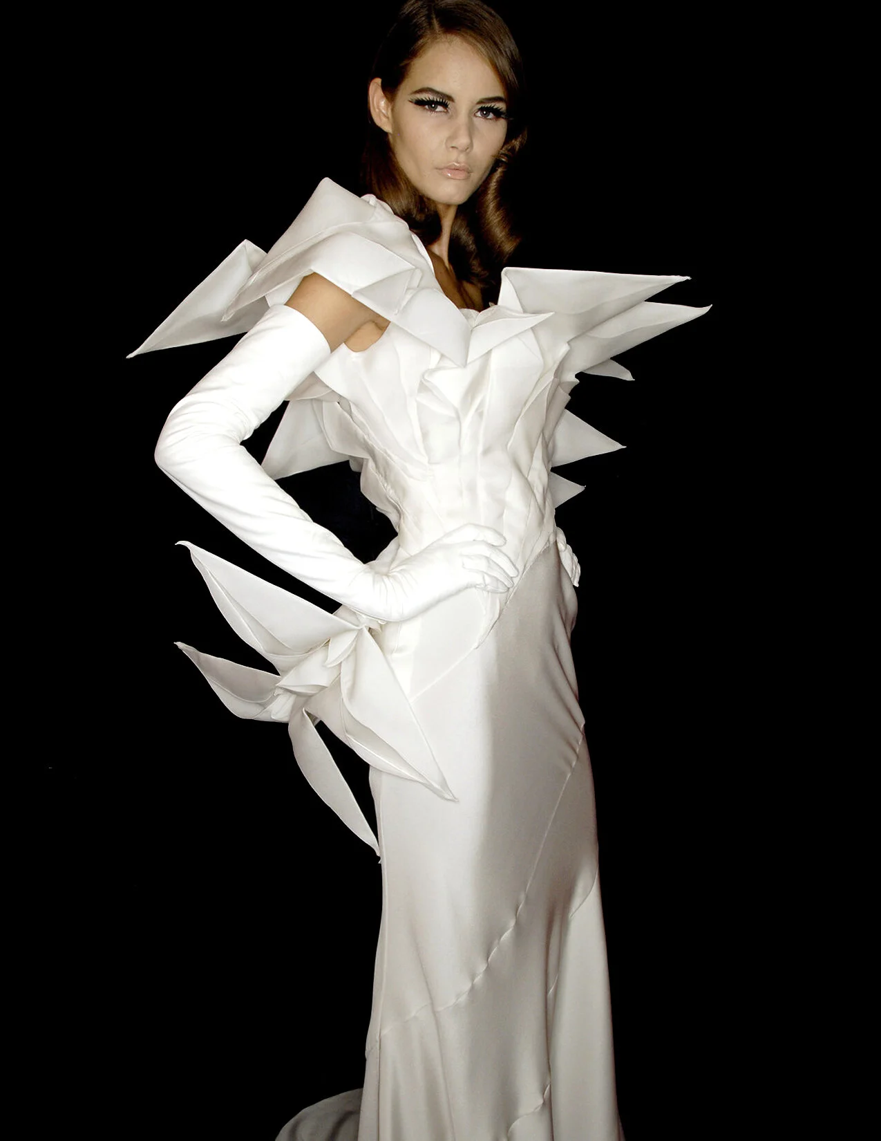 DIOR_PAP_F07_WHTORIGAMILILYDRESS_BKSTG_RES150.jpg