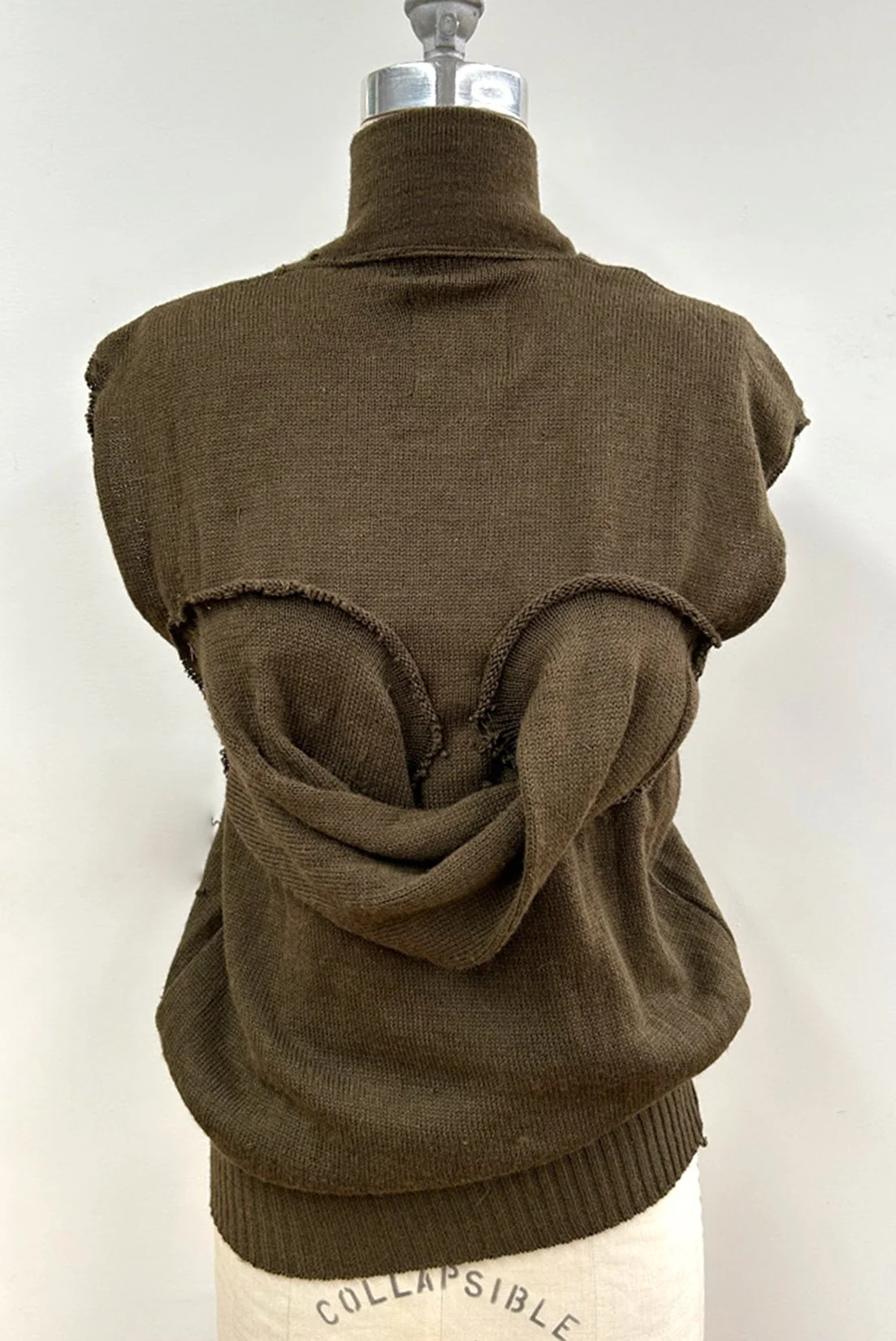 MJ_S23_BUSTTWIST_DRAPES1_RES150.jpg