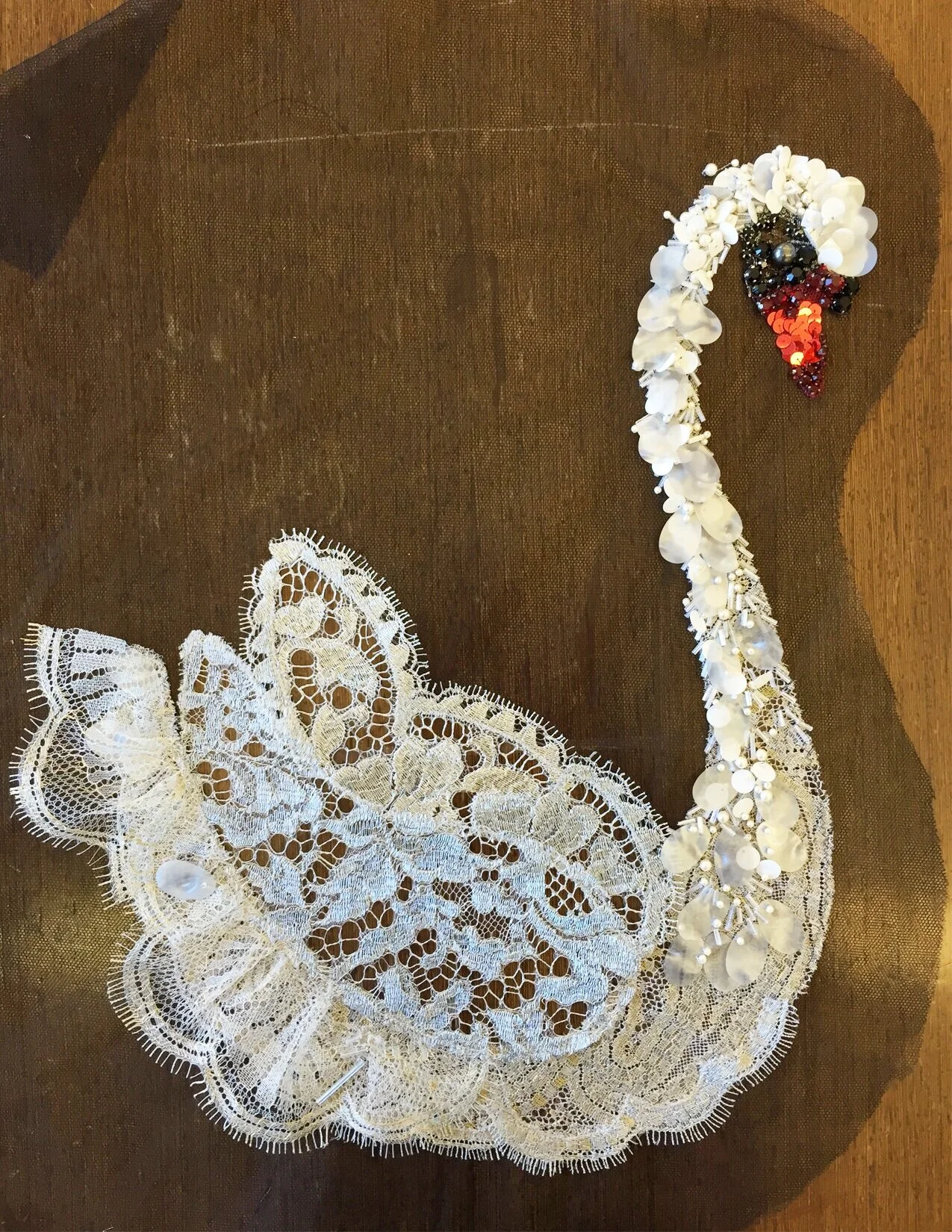 MJ_S16_1LARGEWHITESWAN_APPLIQUES_RES150.jpg