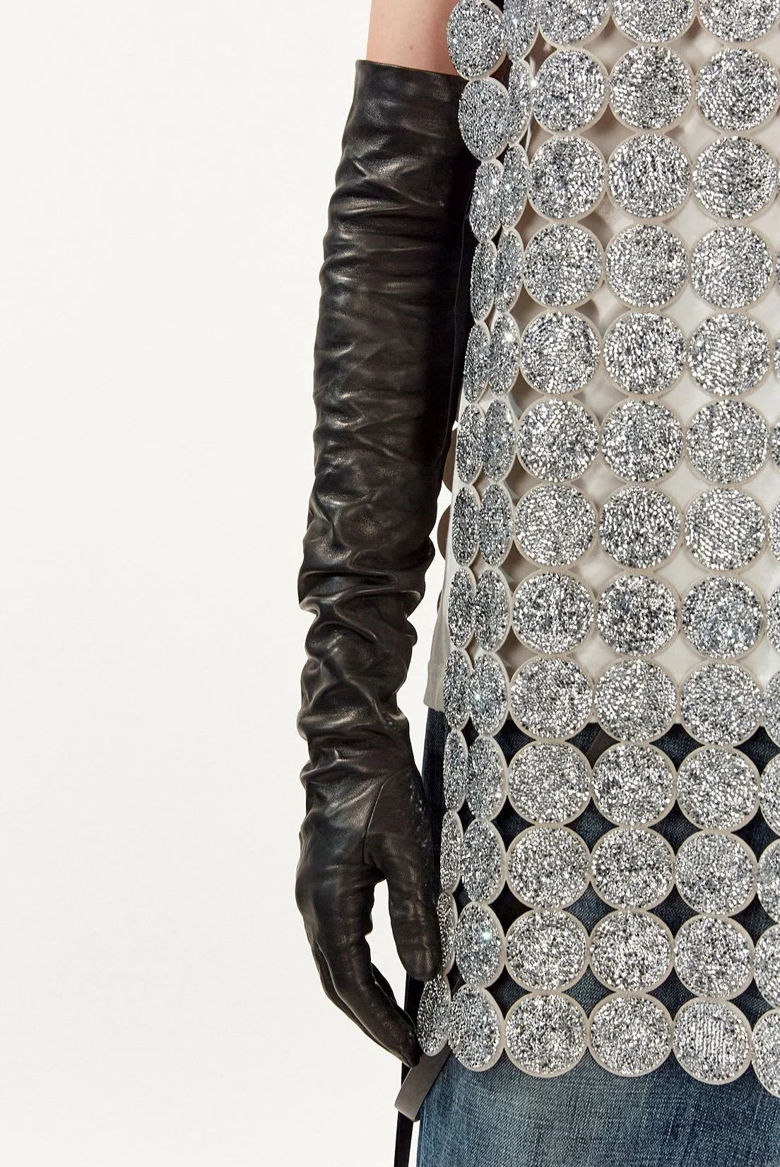MJ_FALL22_CRYSTALTABARD_FITTING_CLOSEUP_RES150.jpg