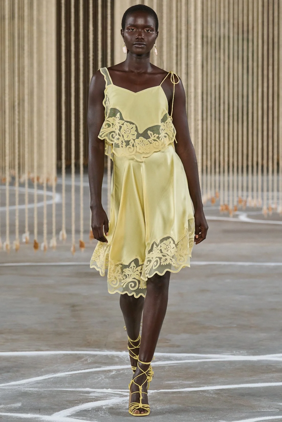 UJ_S24_CDCTULLEEMB_YELLOWTOP_SHOW_RES150.jpg