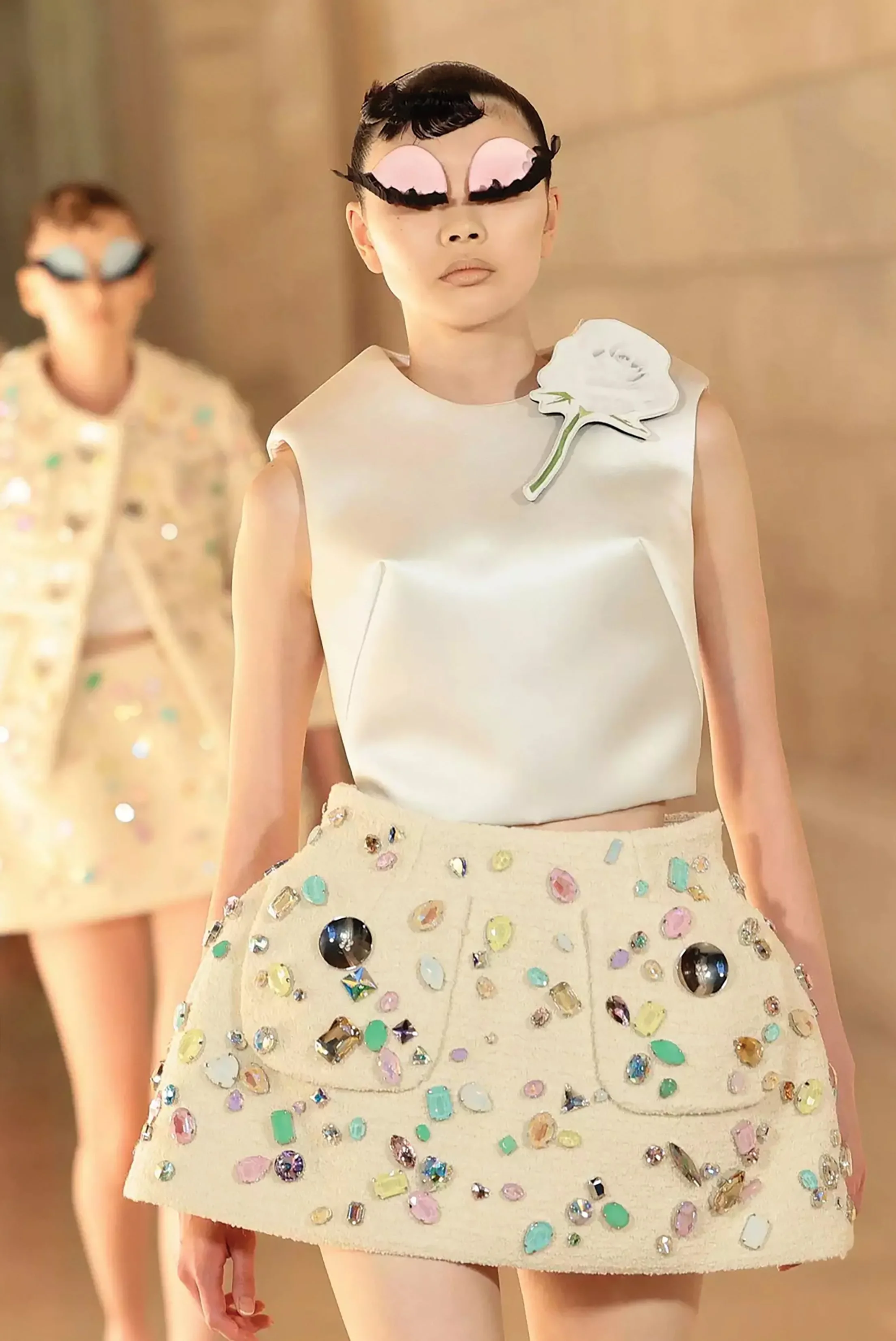 SPRING25_CARTOON_CRYSTALSKIRT_SHOWWALK_RES150.jpg