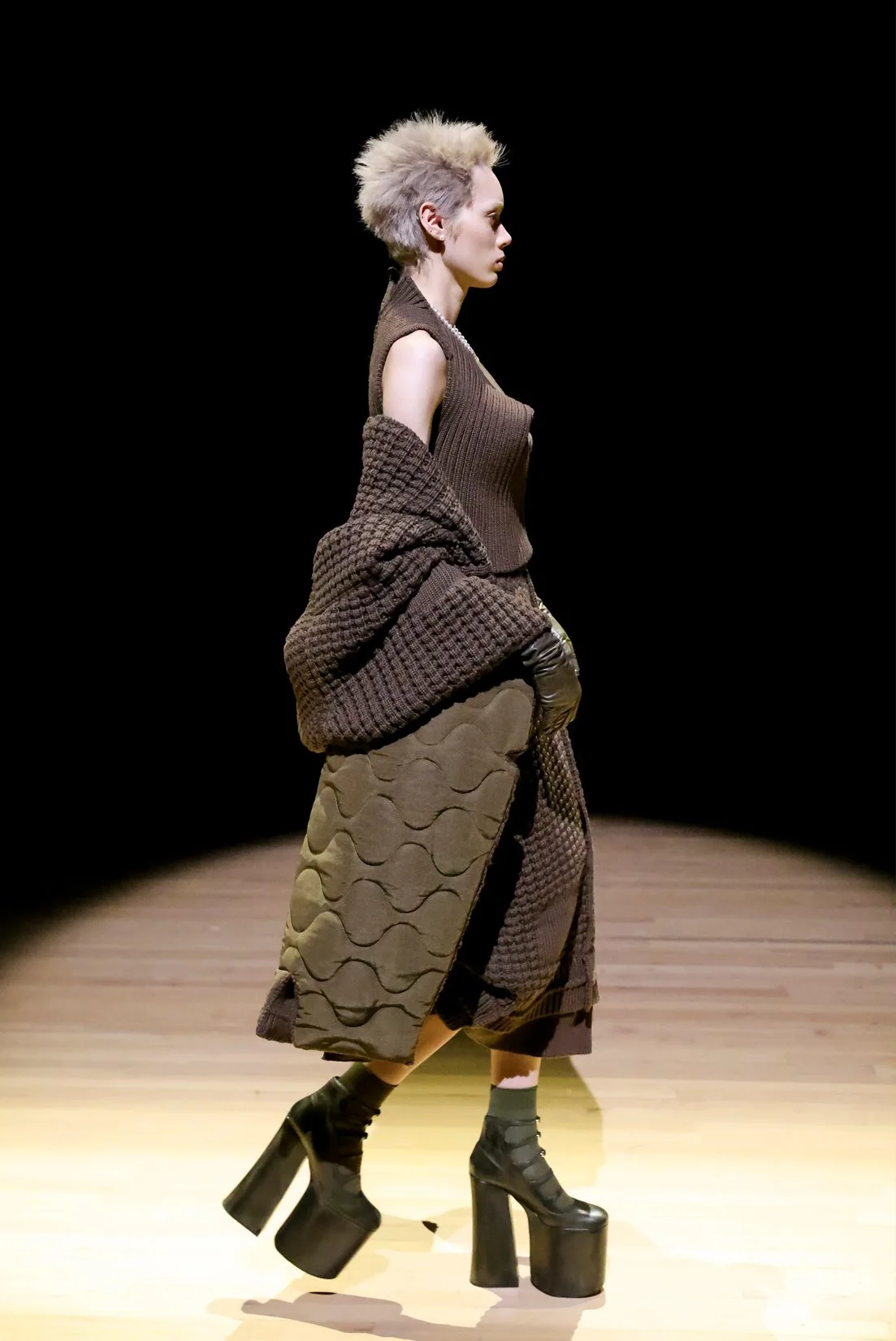 MJ_S23_KNITBUSTDARTS_SHOW1_RES150.jpg