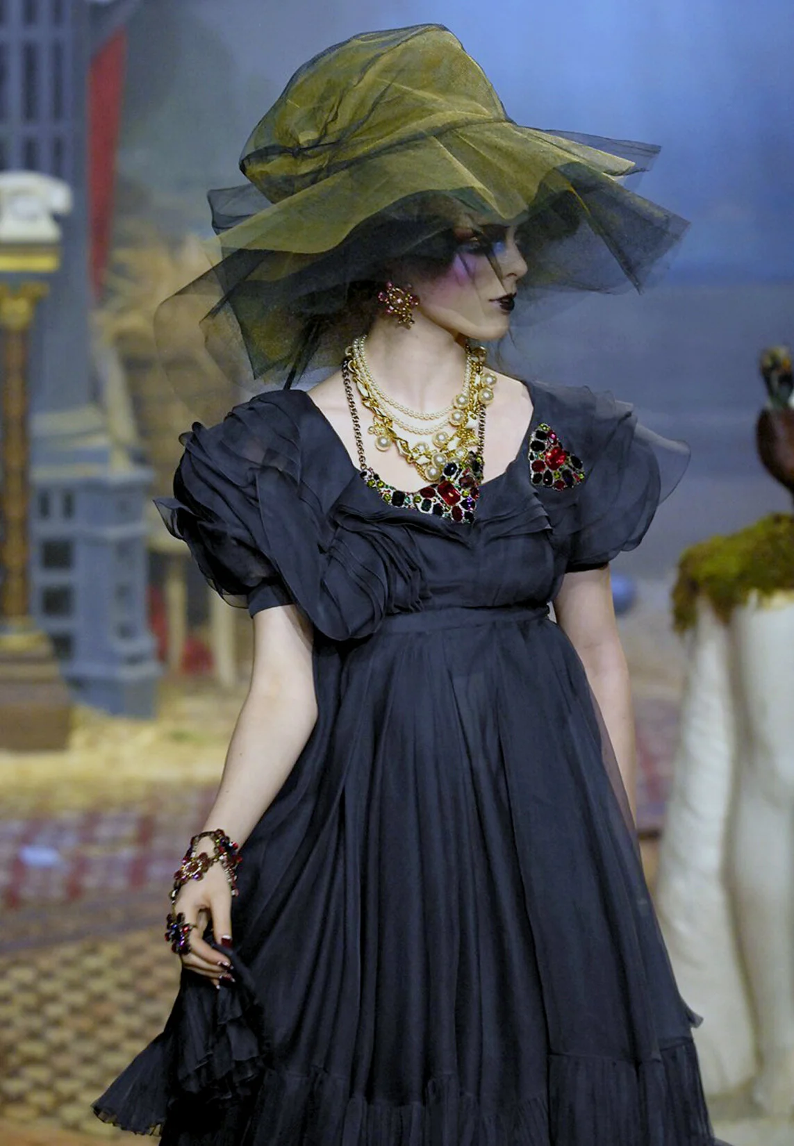 GALLIANO_F07_NAVYPLEATFRILLORGDRESS_CLOSEUP_RES150_CROP.jpg