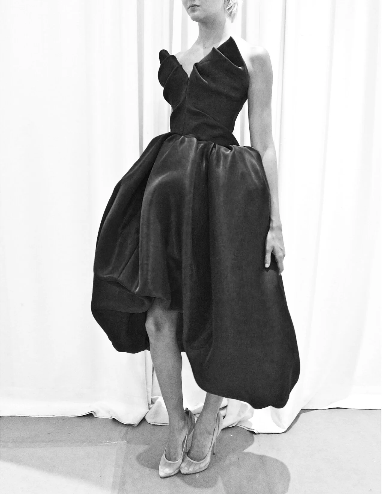 MARCHESA_R11_PINKDRAPEDGAZARDRESS_BLKNWHT_RES150.jpg