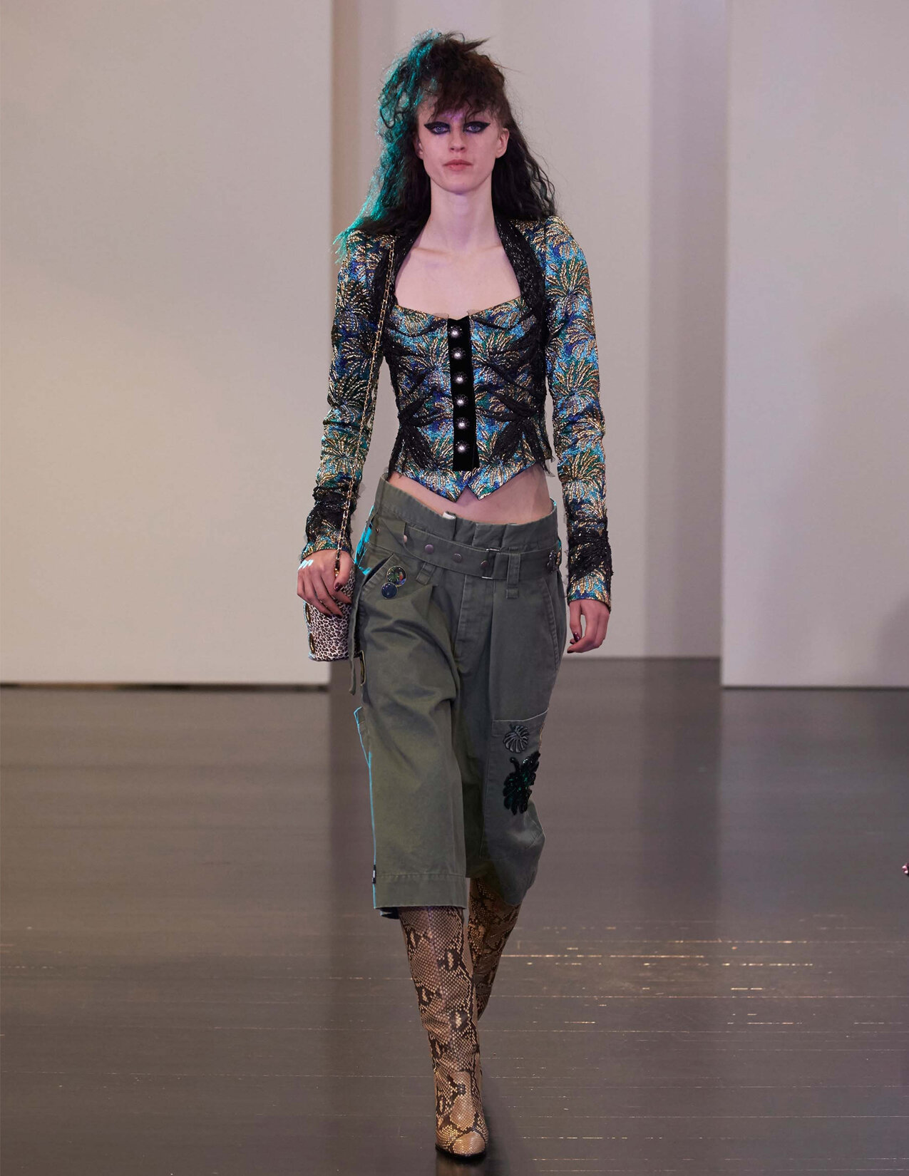 MJ_R17_FLOWEREMBJACKET_RUNWAY_RES150.jpg