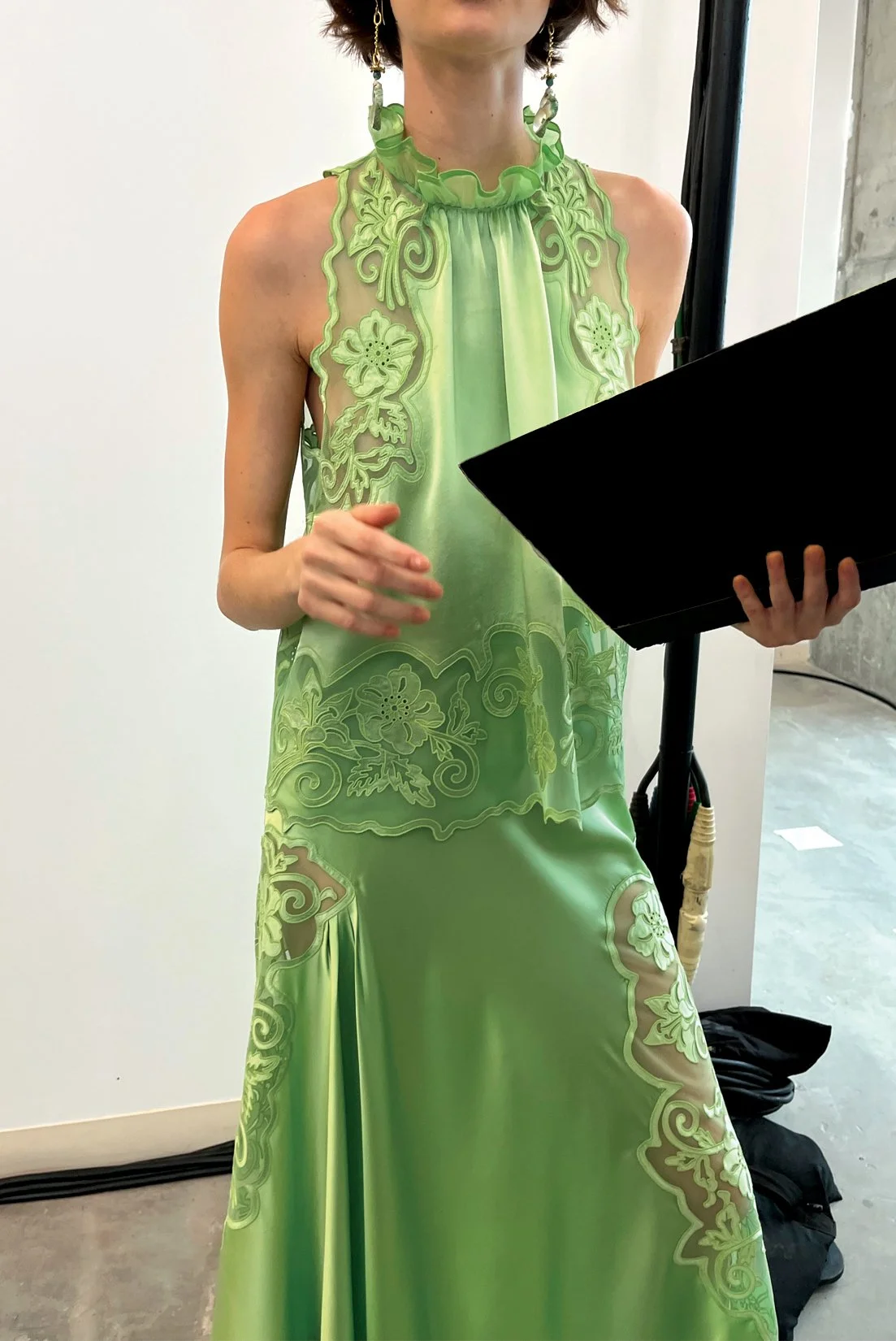 UJ_S24_CDCTULLEEMB_GREENTOP+SKIRT_SHOWFITTING_RES150.jpg