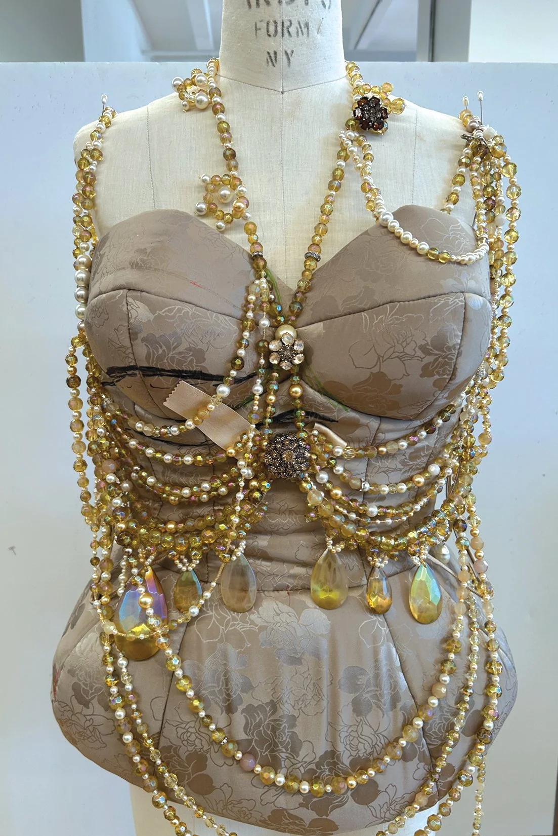 MJ_S26_BEADBRA_MANNEQUIN_RES150.jpg
