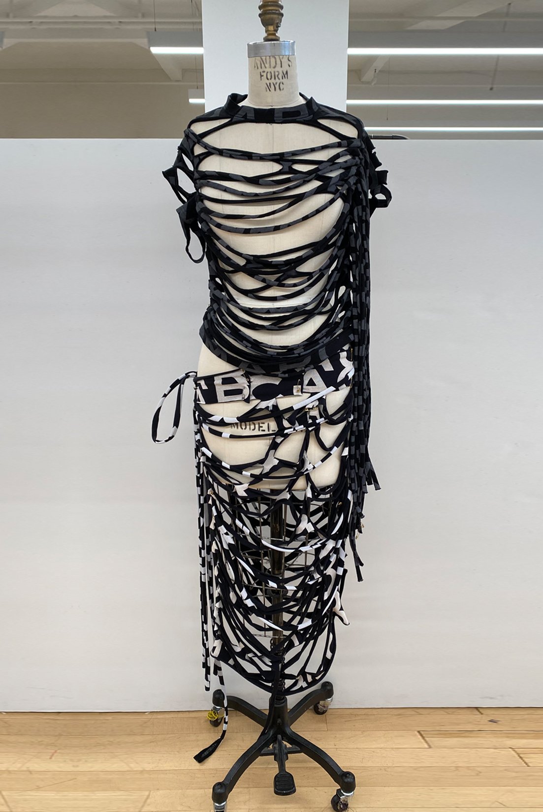 MJ_SPRING22_DRAPE_SLASHEDT+SKIRT_BIS_RES150.jpg