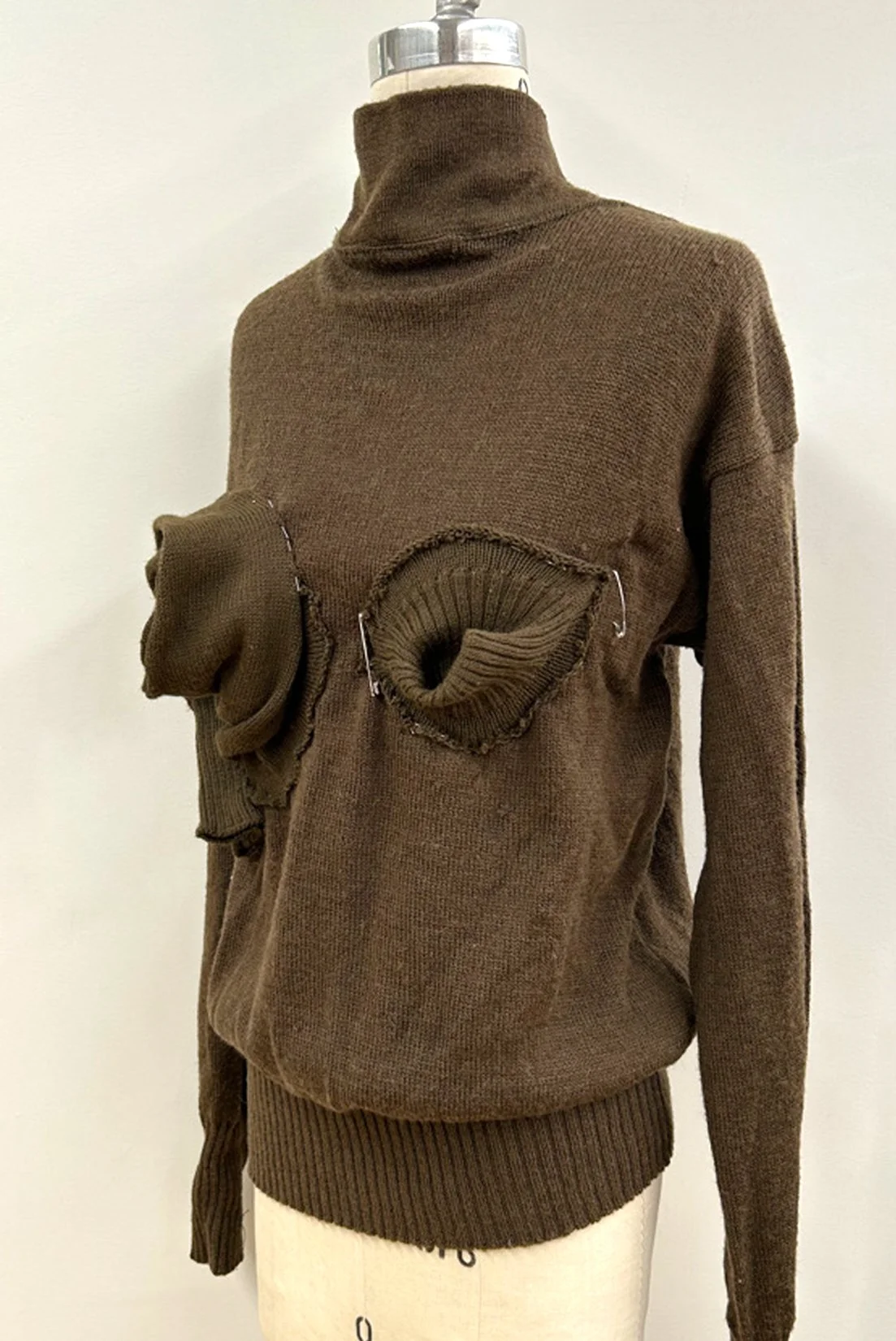 MJ_S23_BUSTTWIST_DRAPES2_RES150.jpg